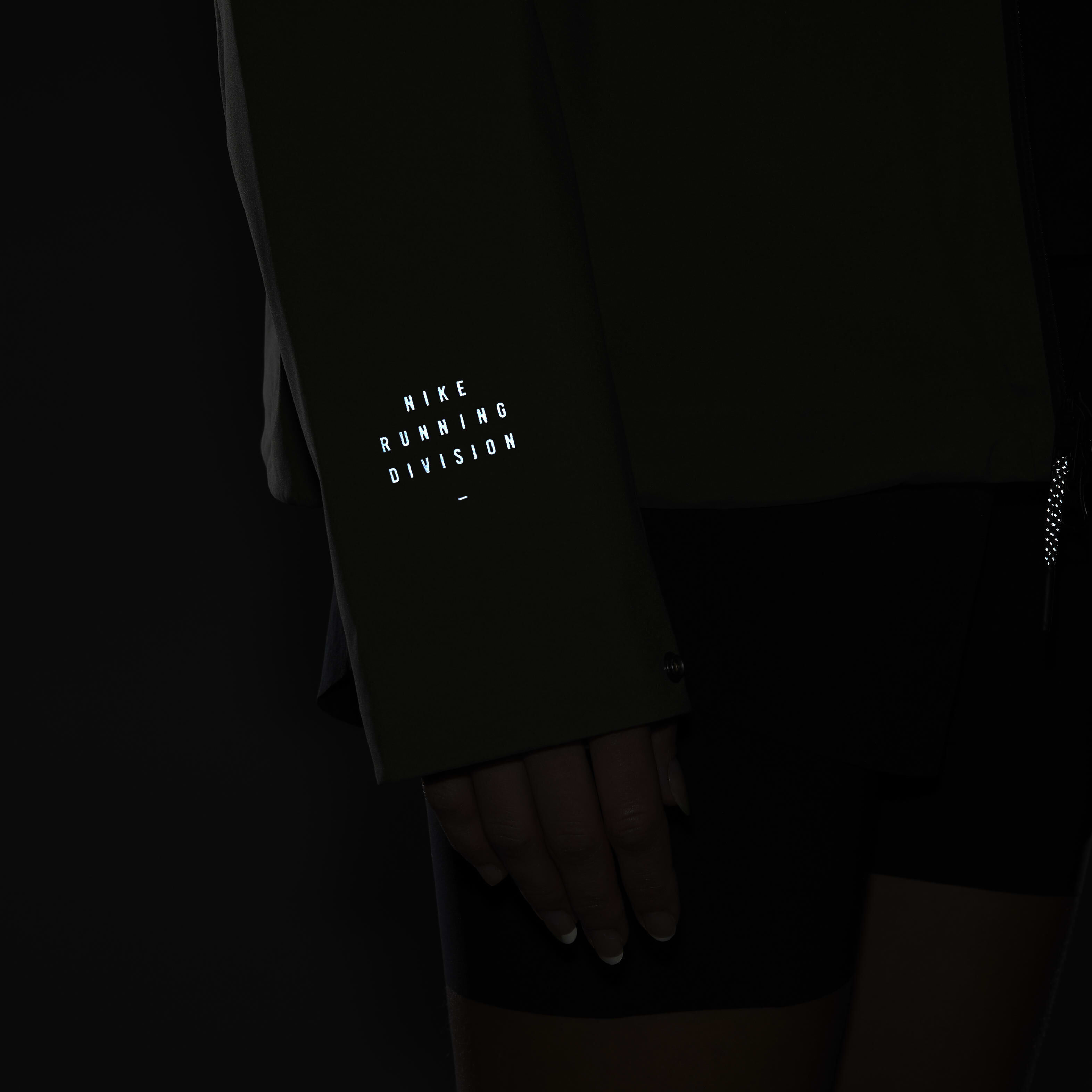 Nike Storm-FIT Run Division image number 18