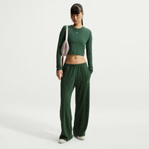 نايكي سبورتسوير تشيل تيري