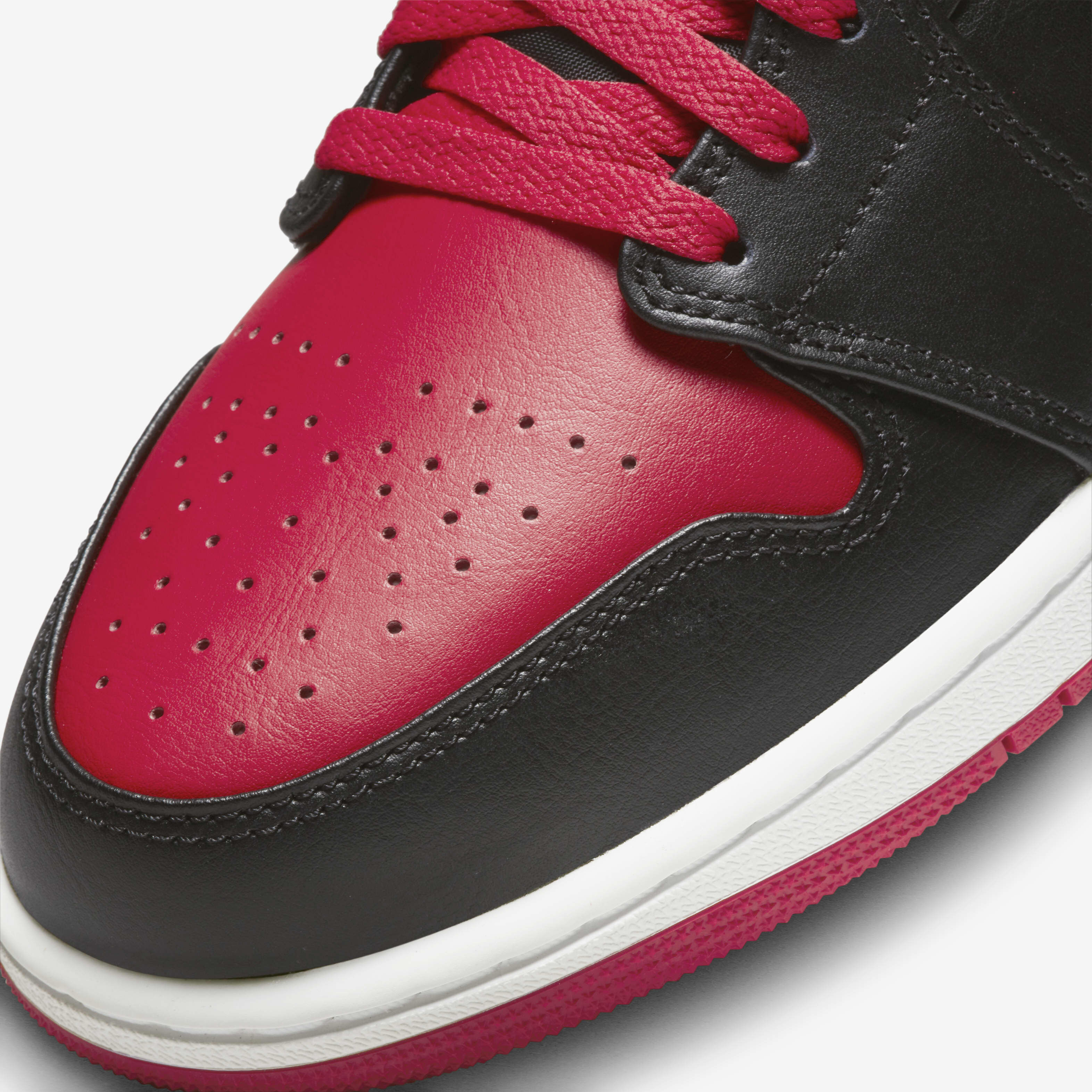 حذاء اير جوردن 1 ميد image number 6