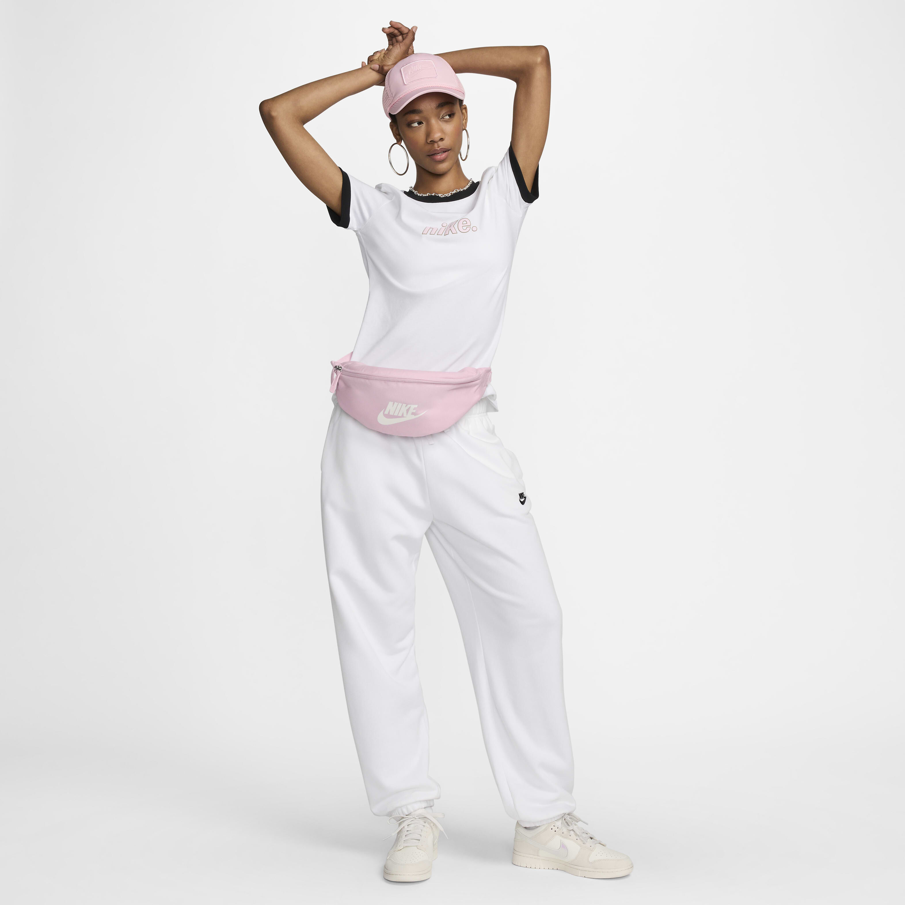 نايكي هيرتج image number 8