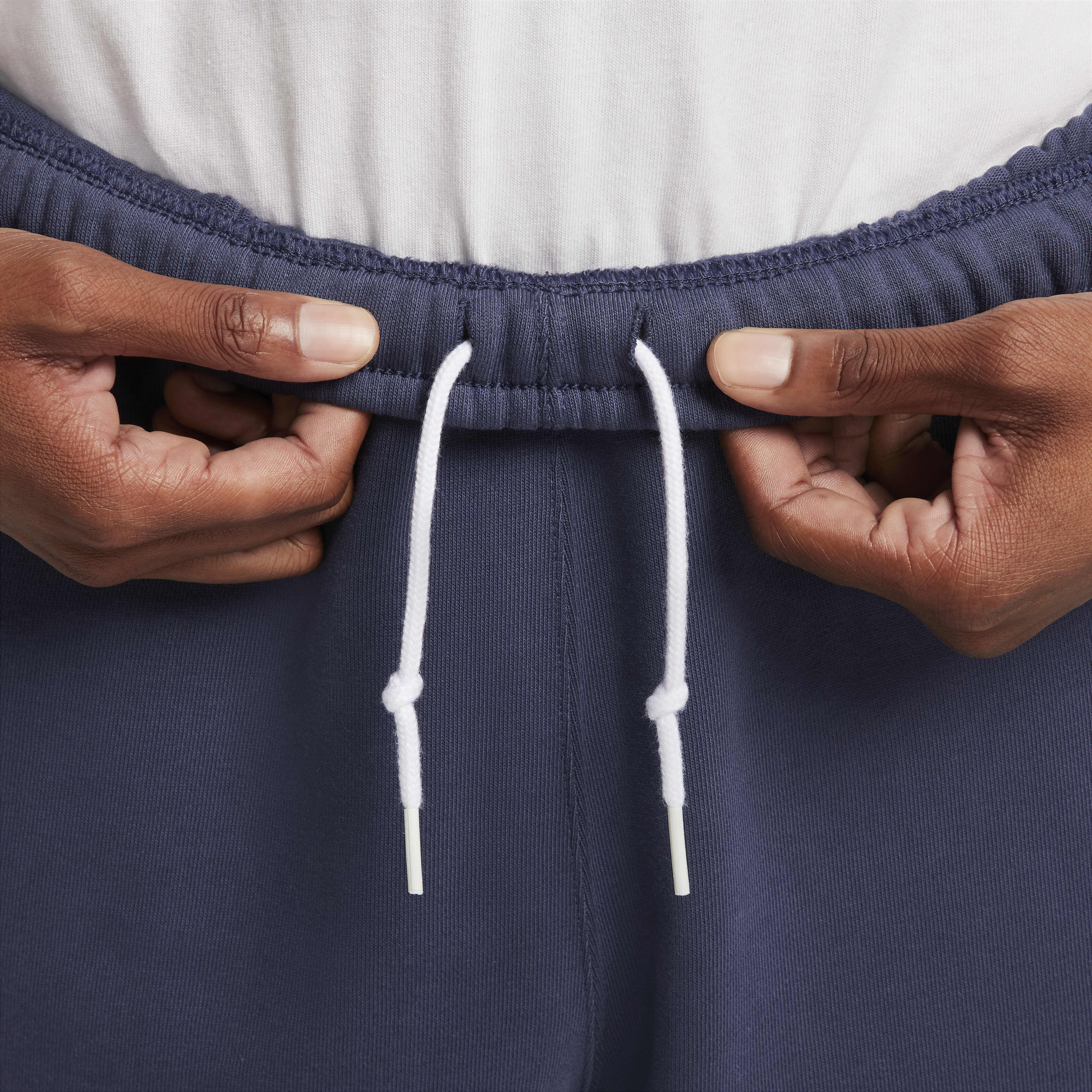 Nike Solo Swoosh image number 2