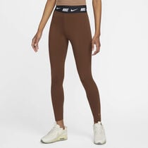 Nike Sportswear Club