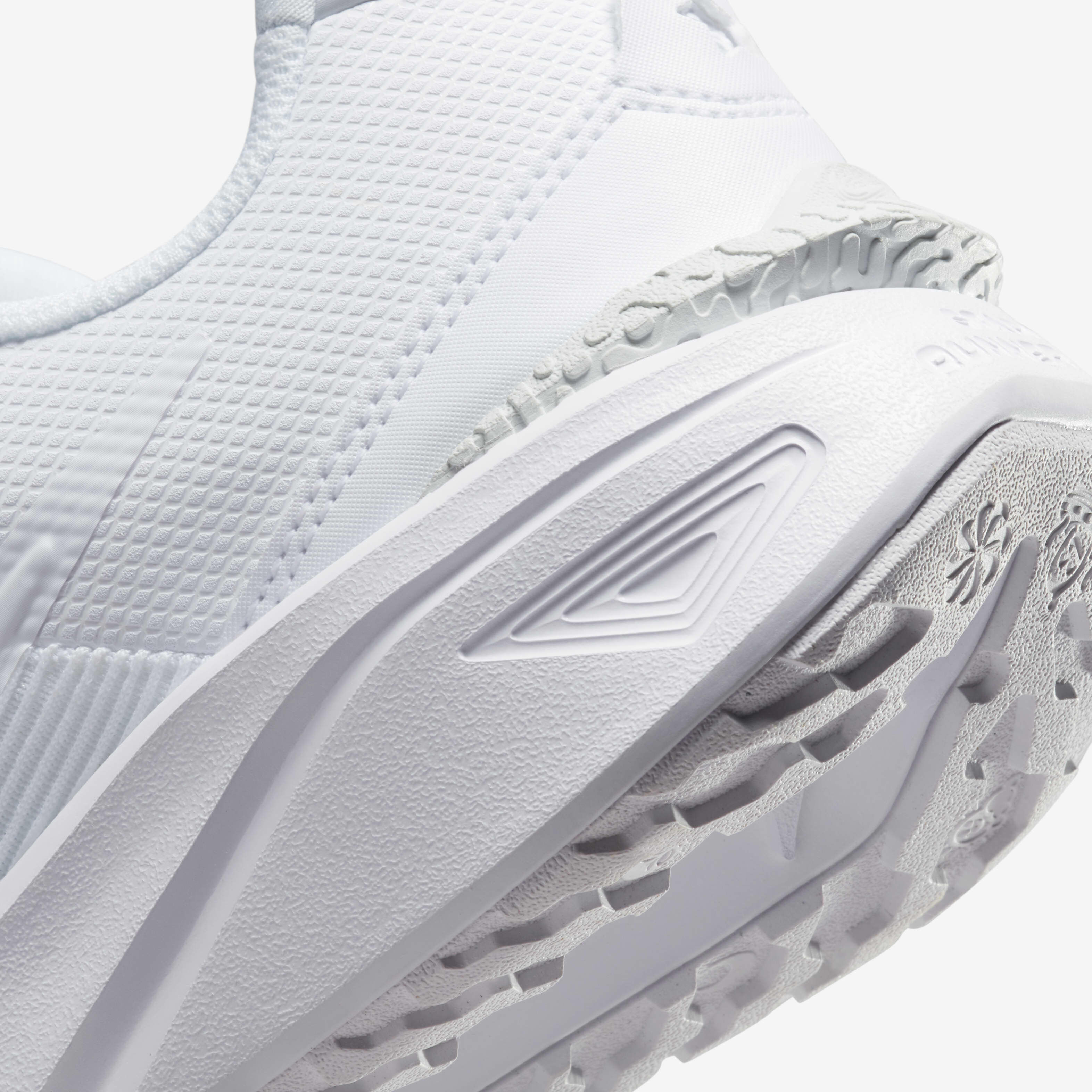 Nike star runner silver deals