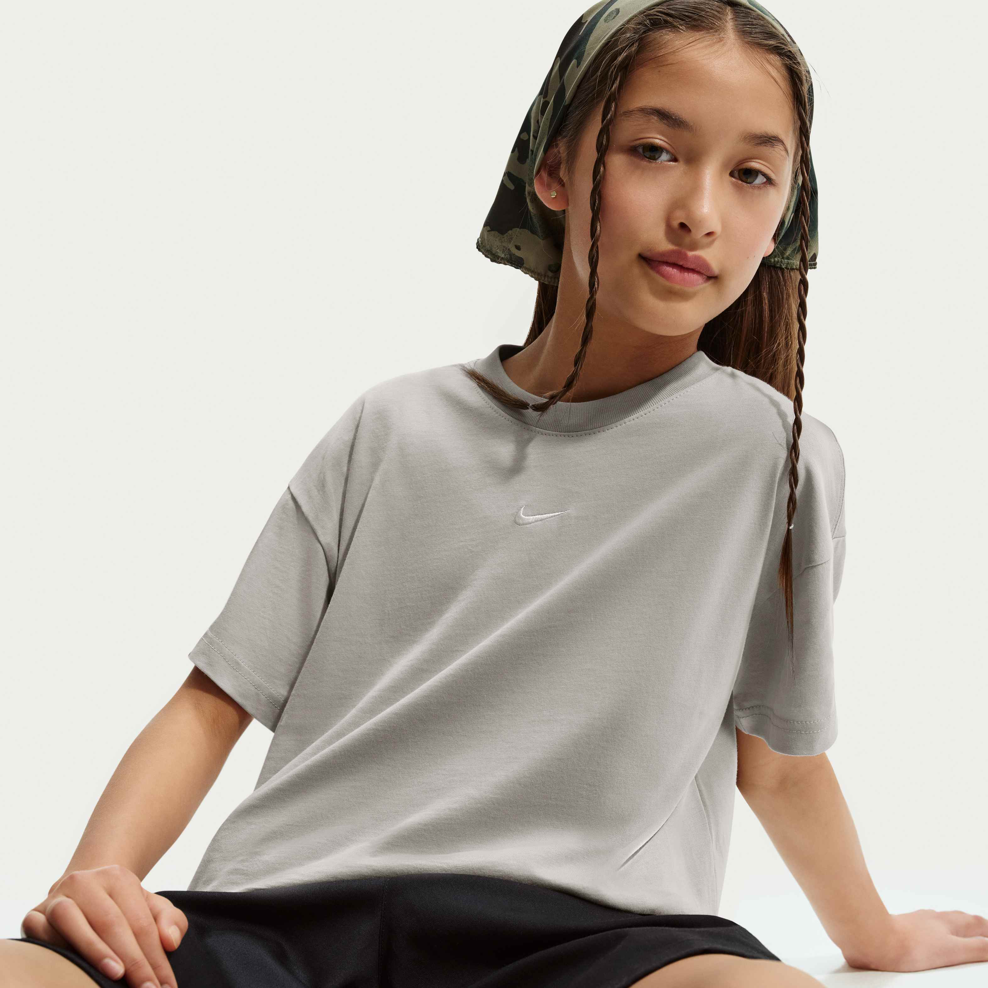 Nike Sportswear Essential image number 2