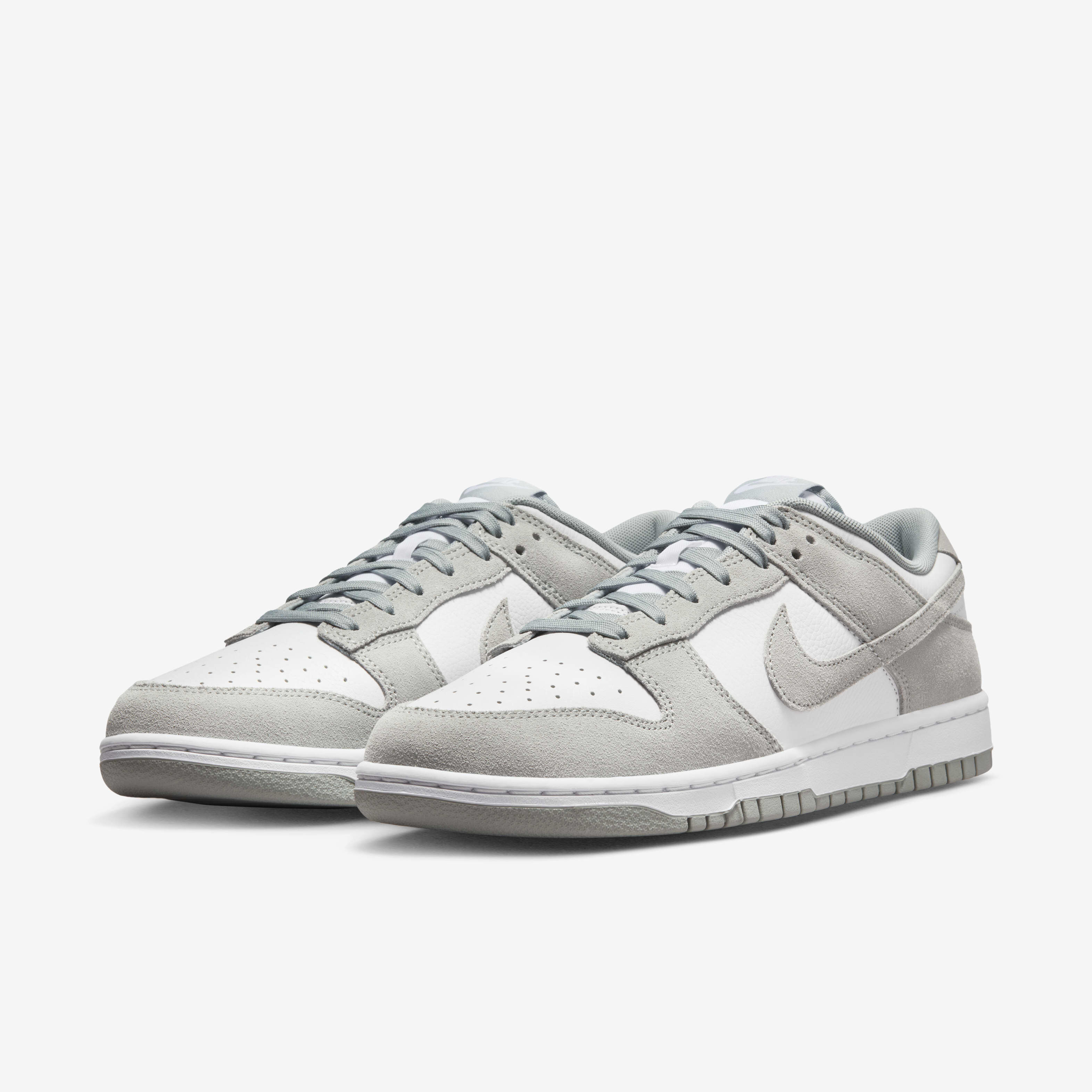 Nike Dunk Low Retro SE Leather/Suede image number 4