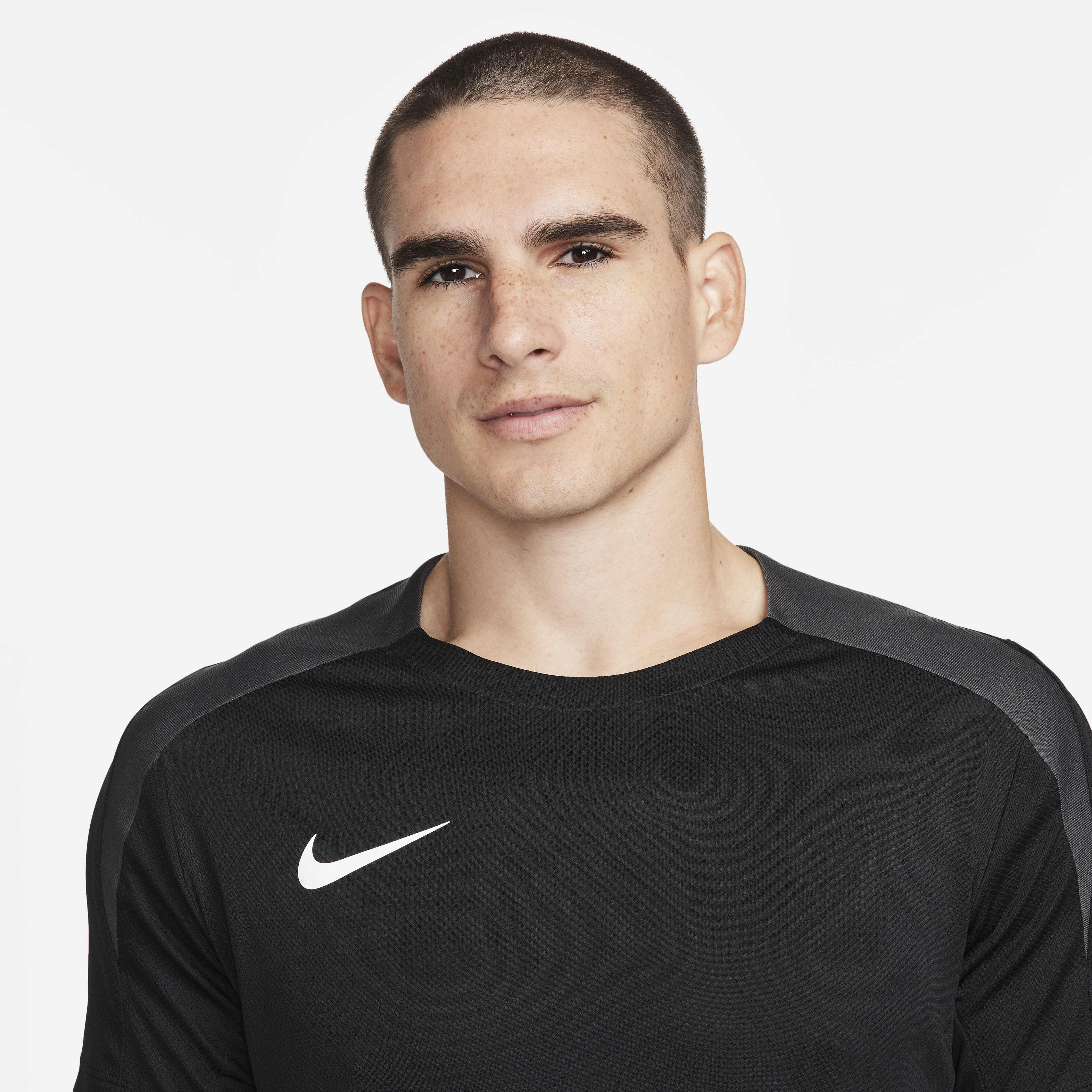 Nike Strike image number 2