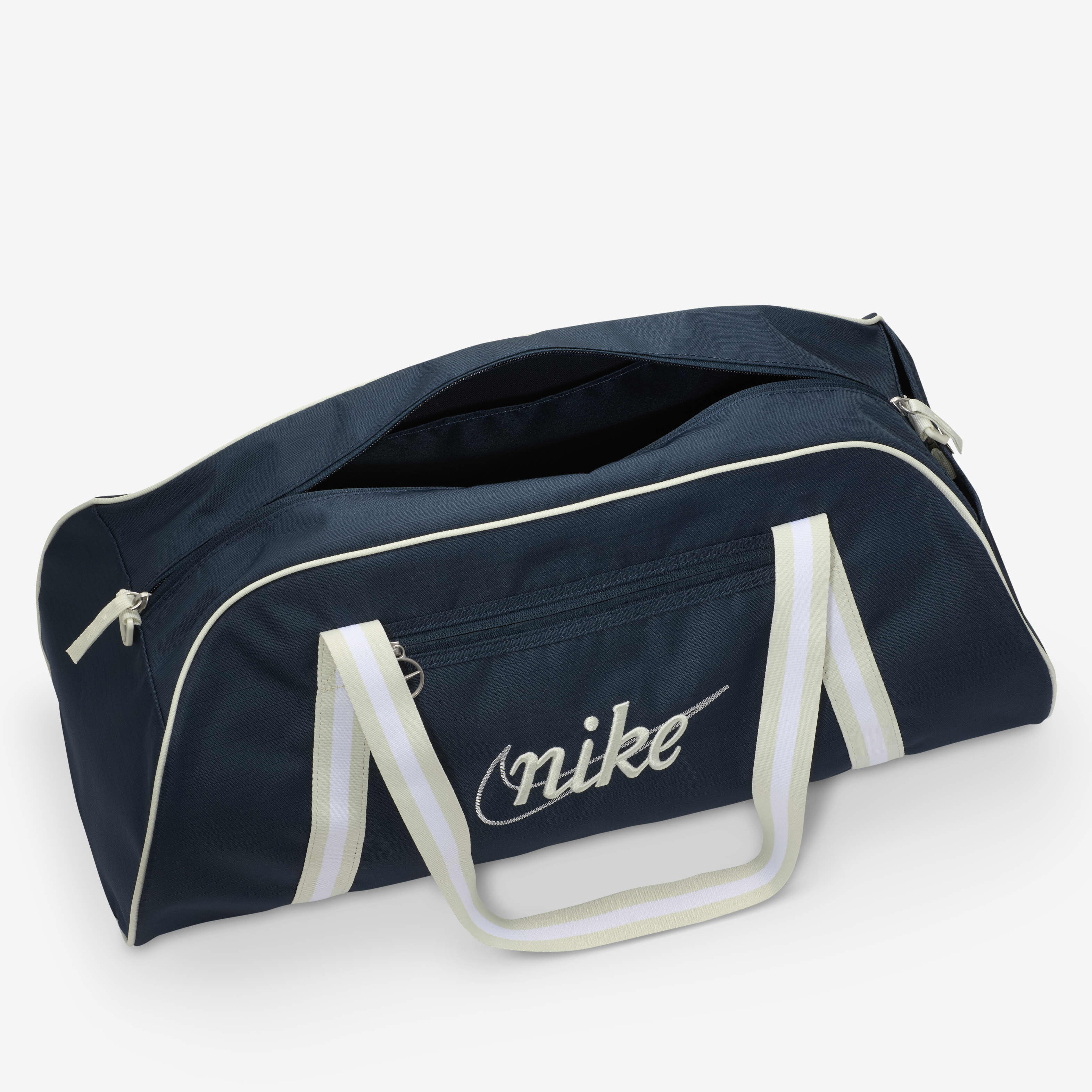 ★人気★ Nike Gym Club Training Bag 24L Navy Buy Nike Gym Club Training Bag (24L) - Armoury Navy/Sea