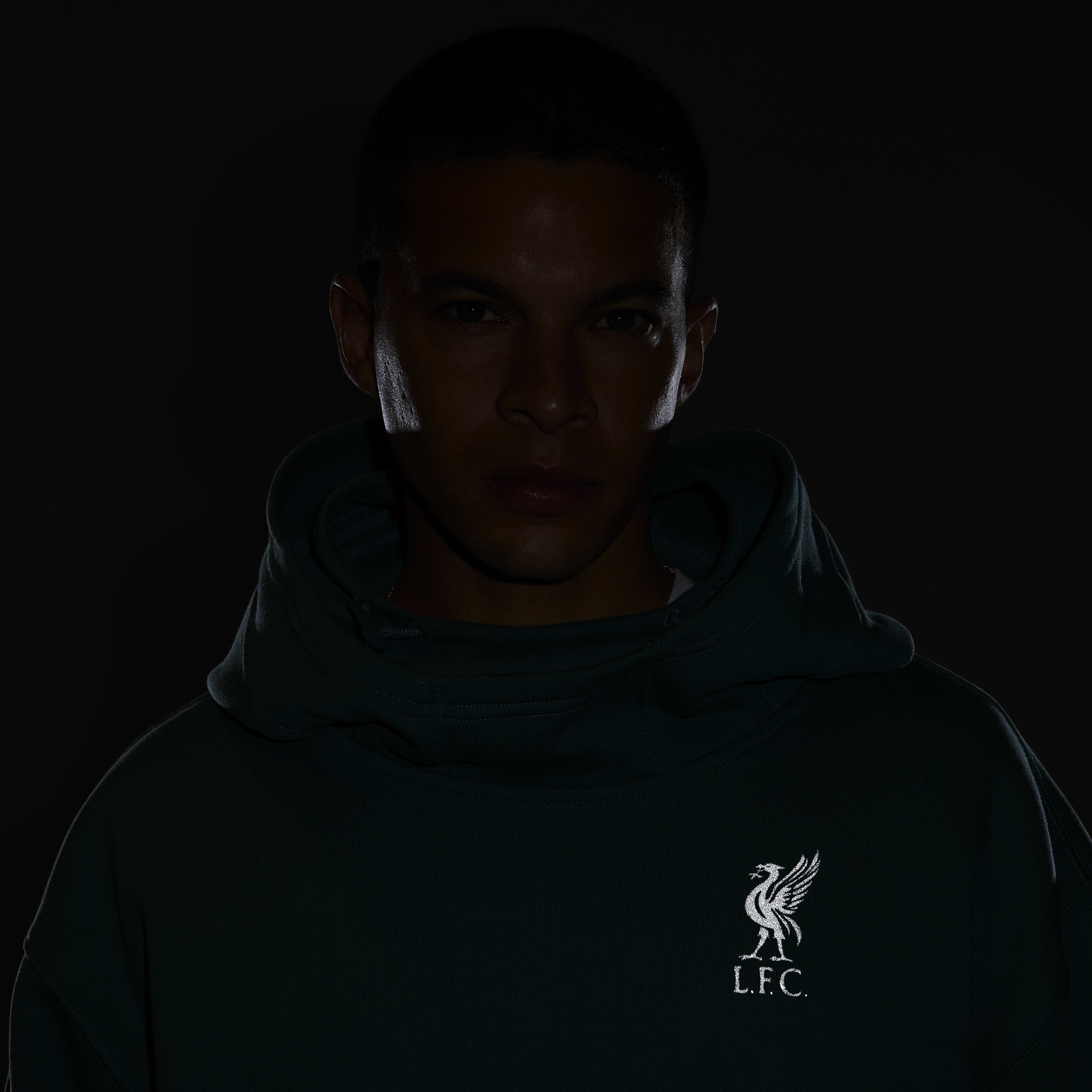 Buy Liverpool F.C. Tech Pack Men s Nike Therma FIT Winterized Top Nike Saudi Official