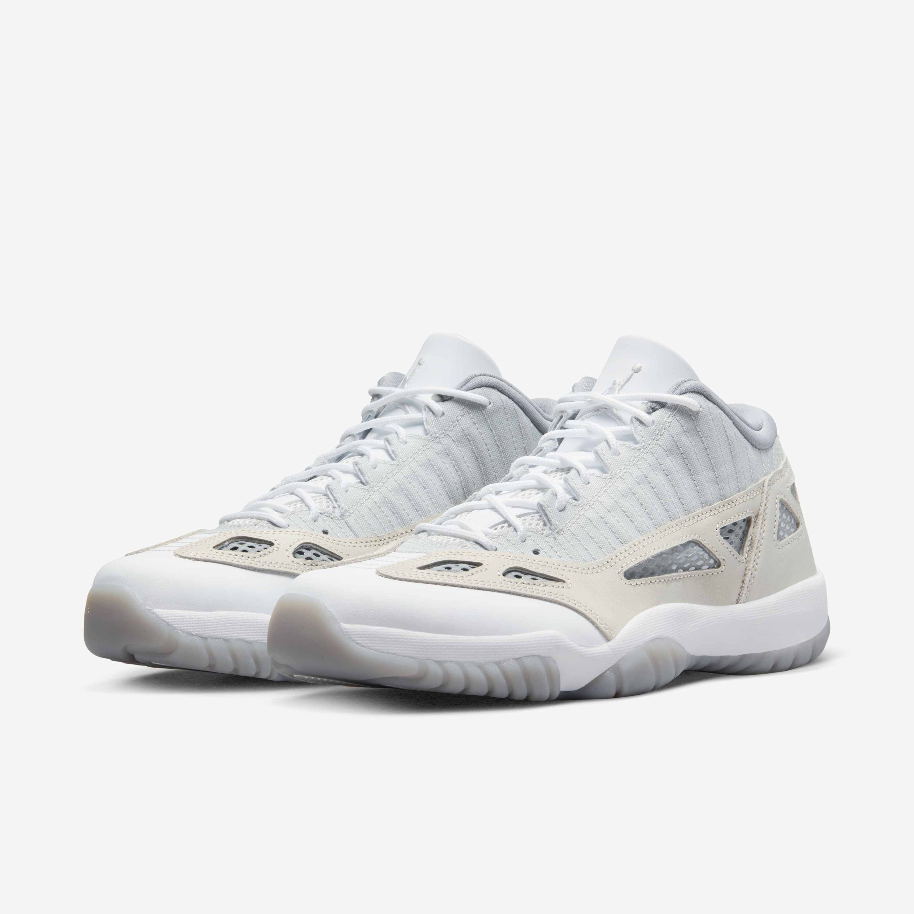 Air Jordan 11 Retro Low IE image number 4
