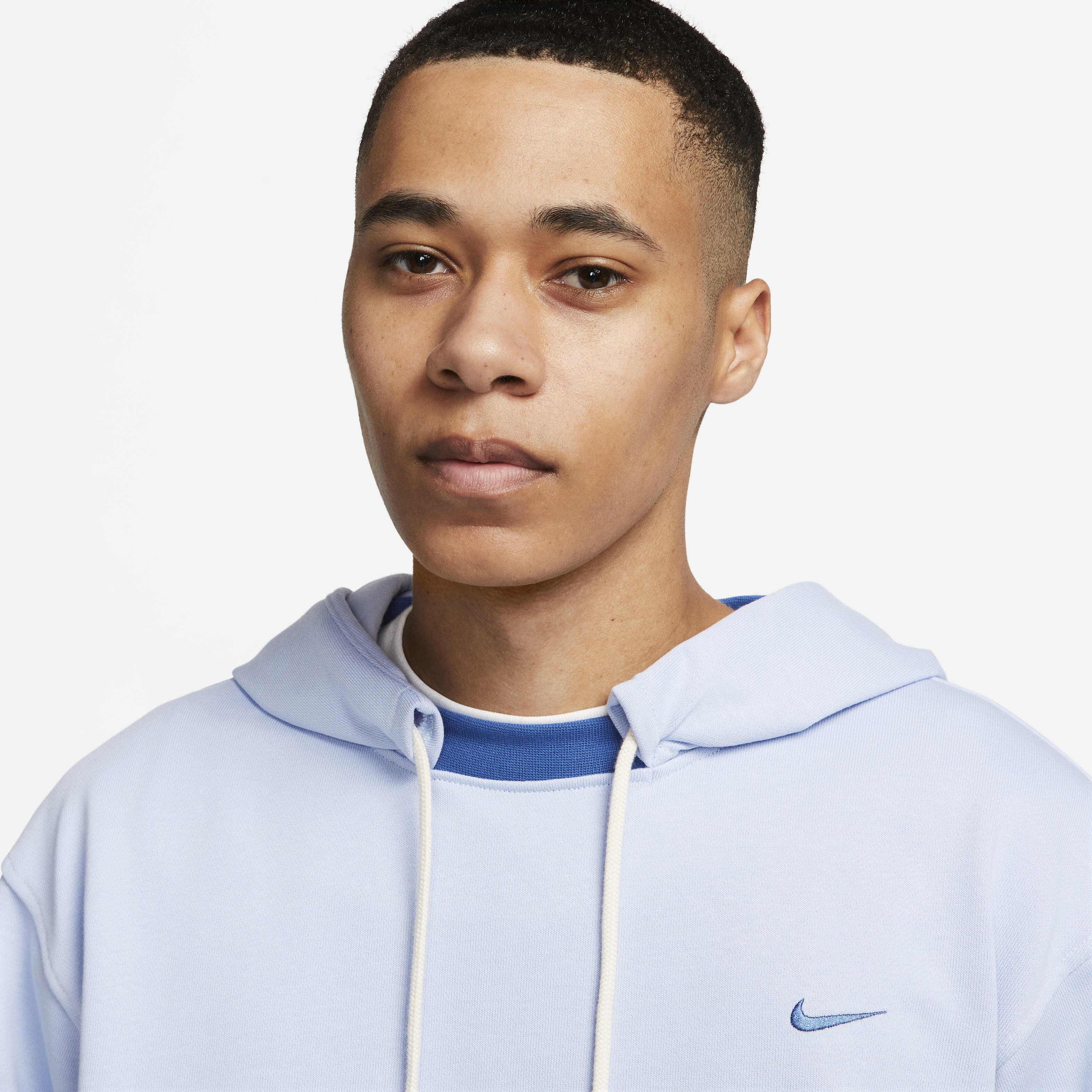 Nike Standard Issue image number 2
