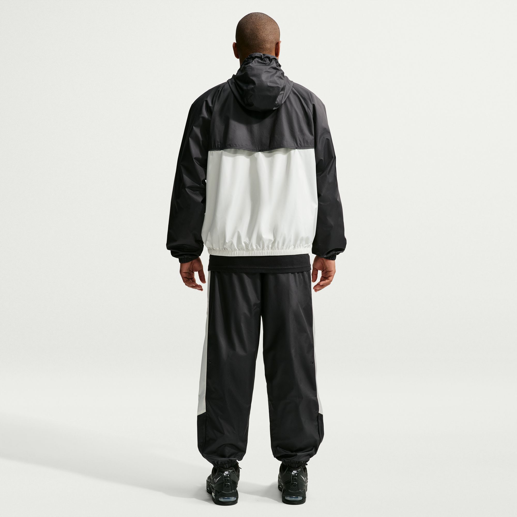 Nike Windrunner image number 1