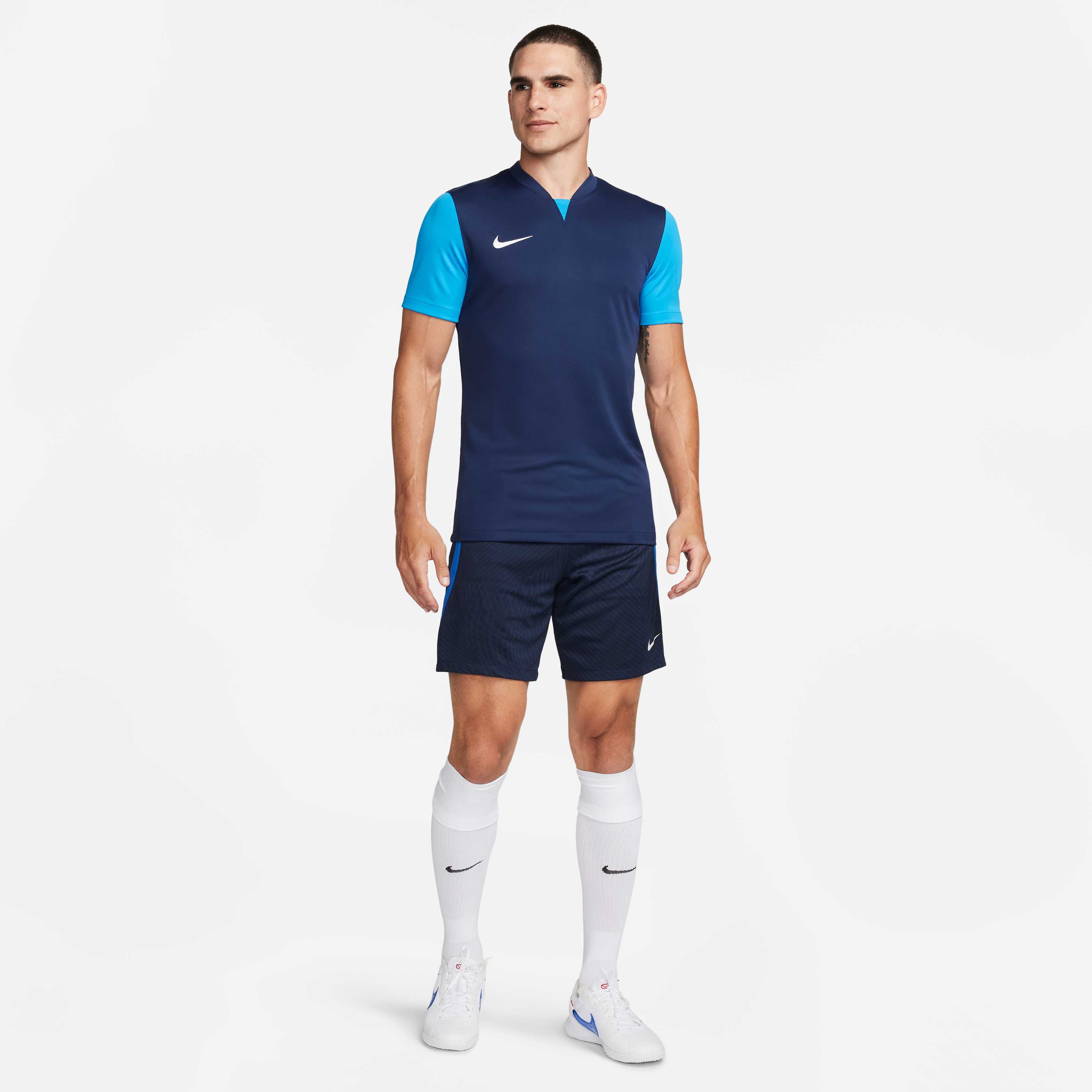 نايكي دراي-فت تروفي 5 image number 4