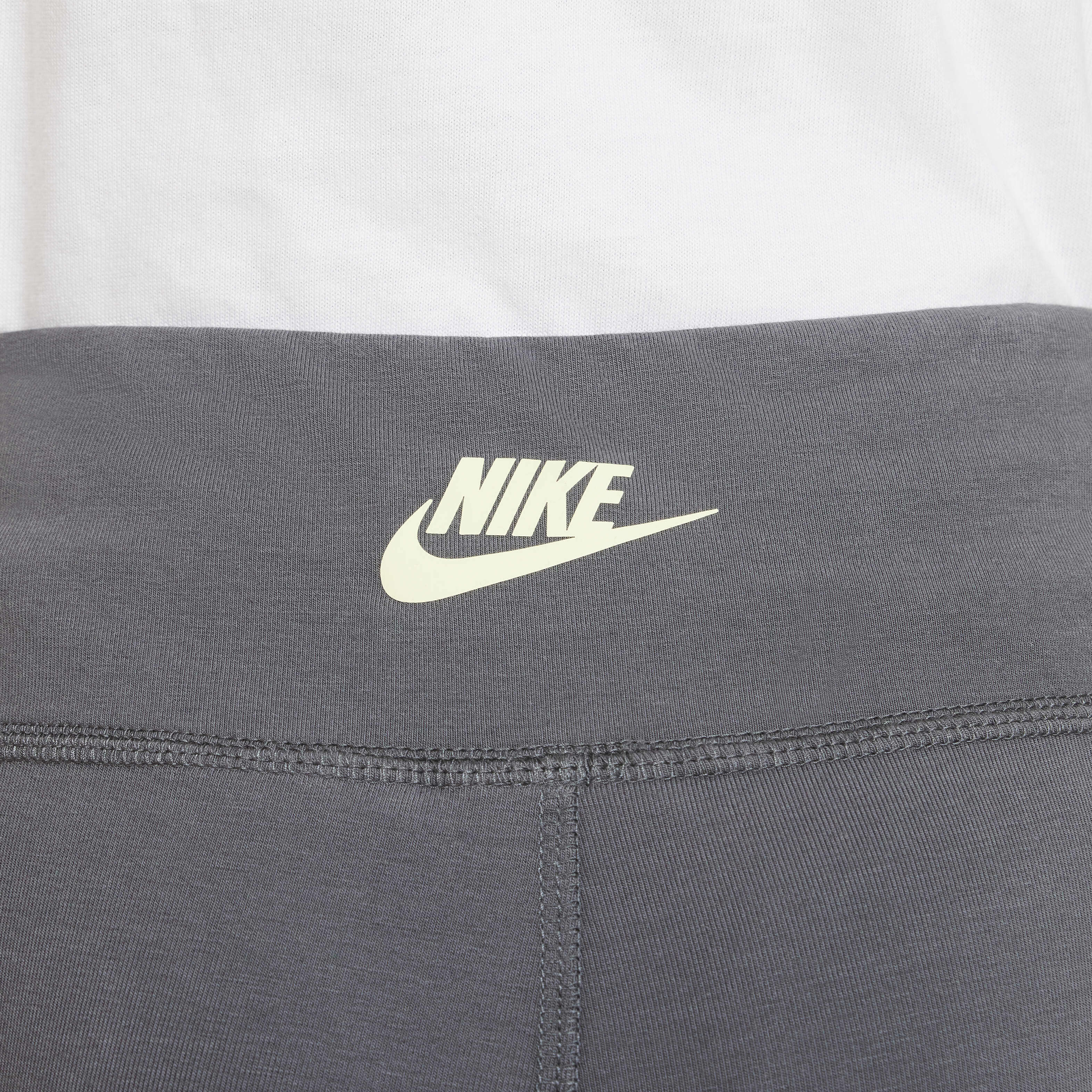 Nike Sportswear Favourites image number 2