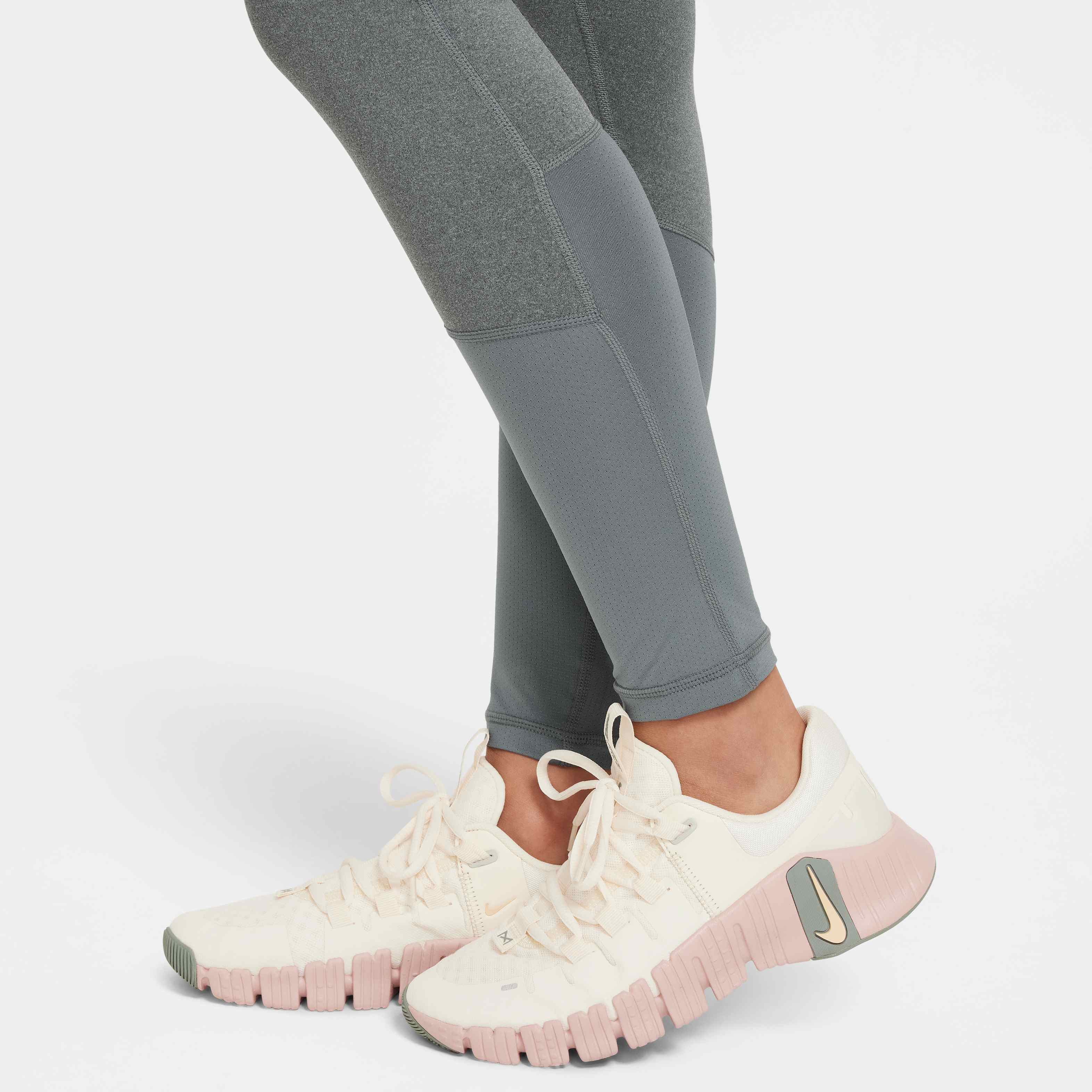 نايكي برو image number 4