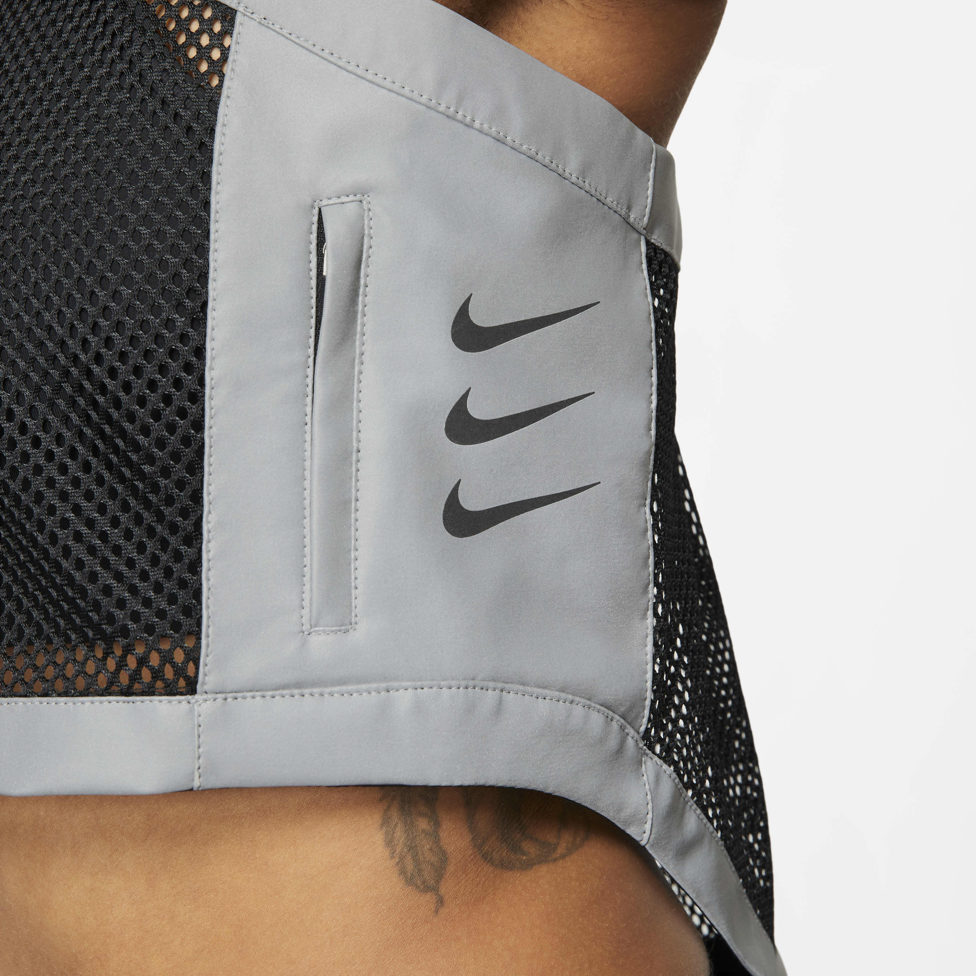 Nike reflective gilet deals