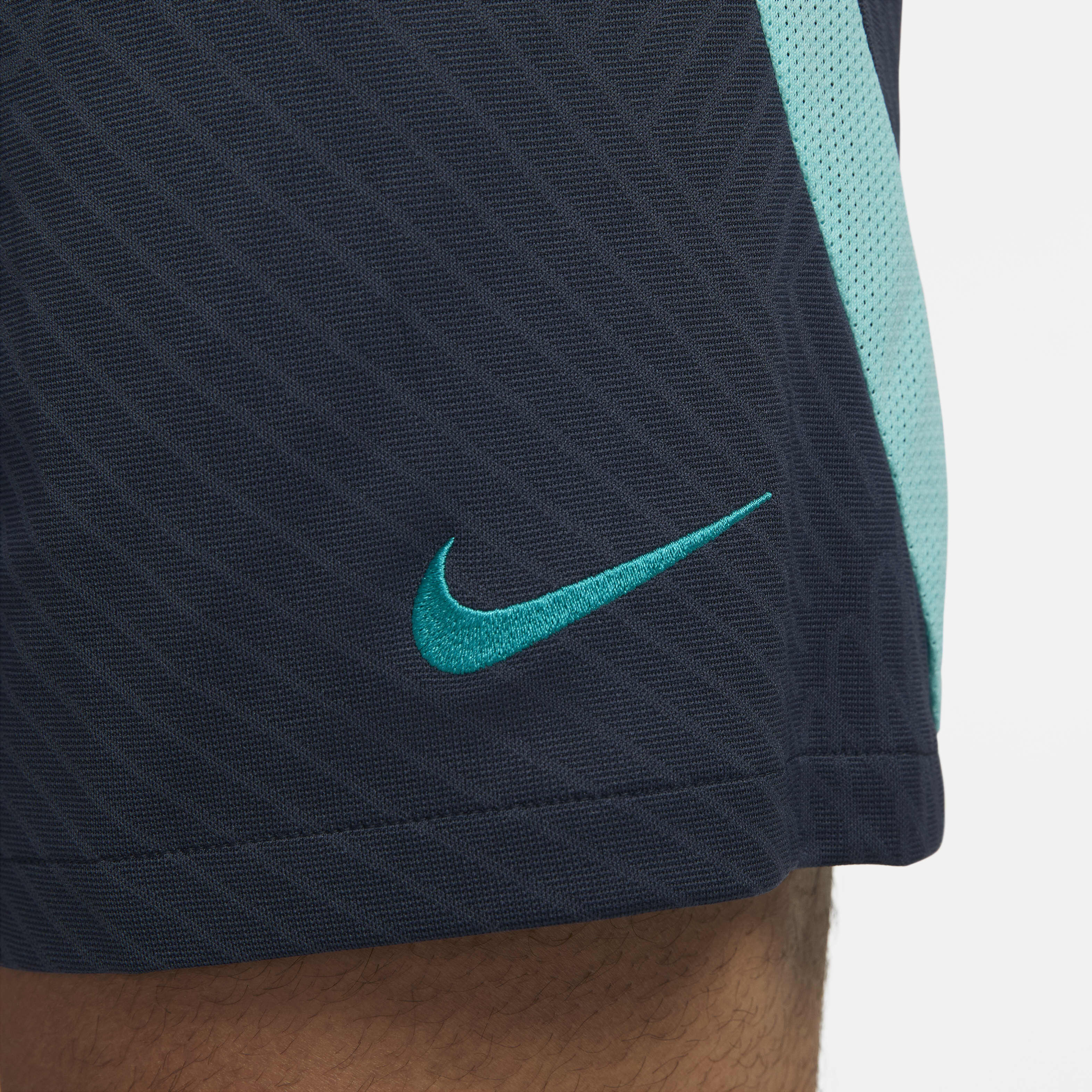 F.C. Barcelona Strike Third image number 5