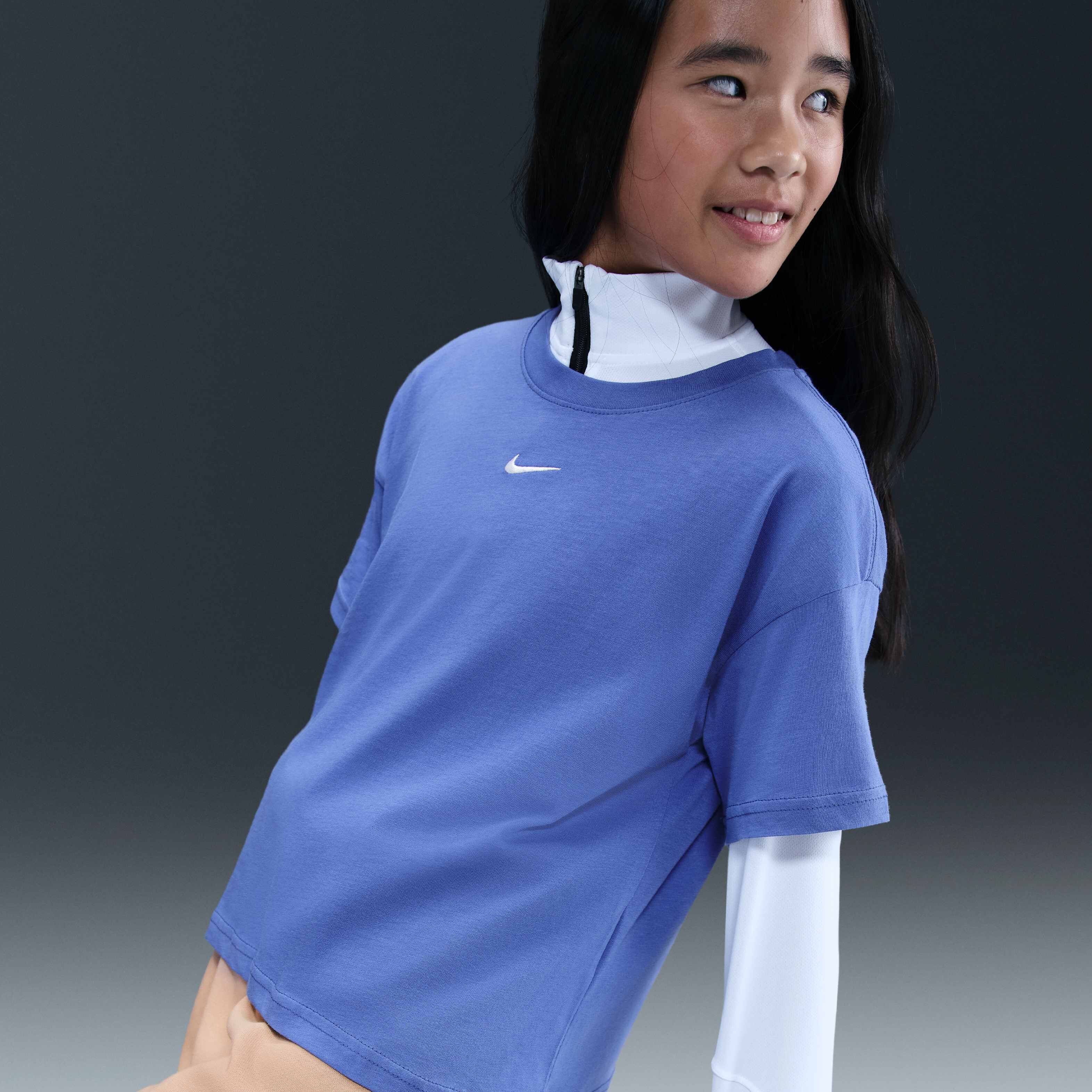 Nike Sportswear Essential image number 2