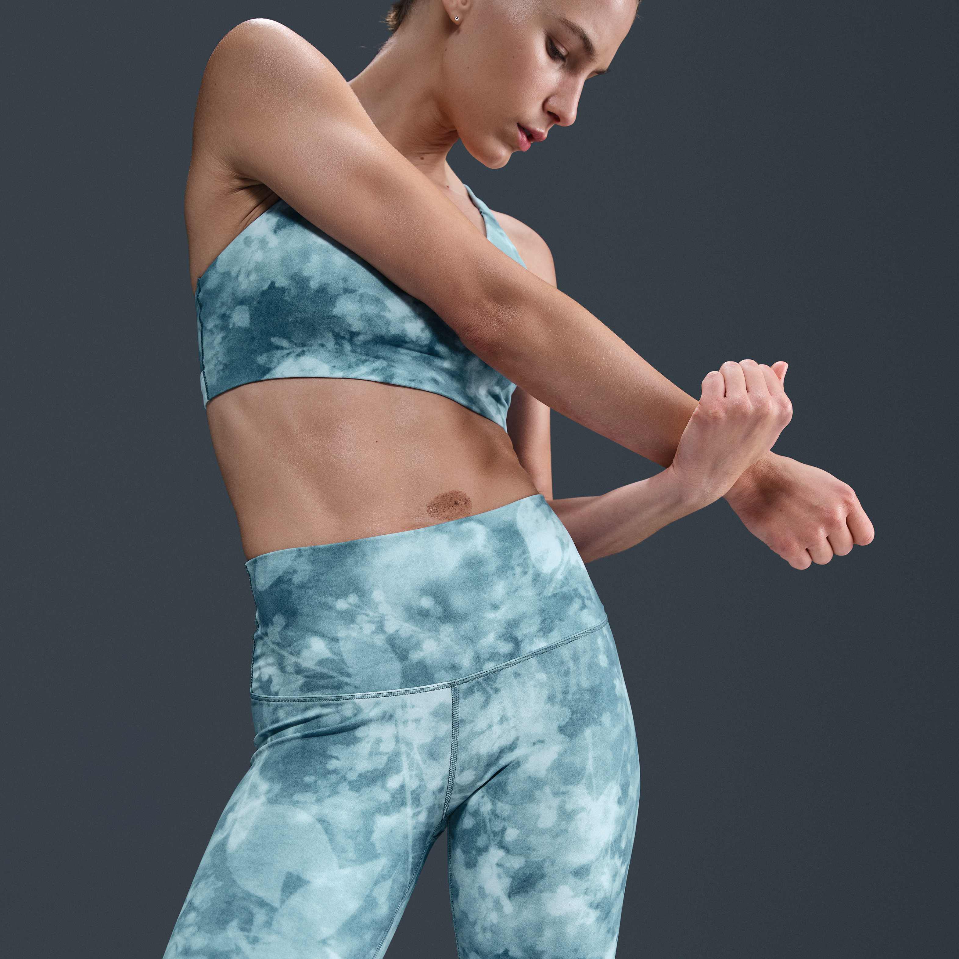 【はこぽす対応商品】 Buy Nike Zenvy Women's Gentle-Support High-Waisted 8 抱っこひも・スリング