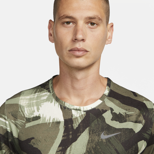 Shop Dri FIT Miler Men s Short Sleeve Camo Running Top Nike KSA