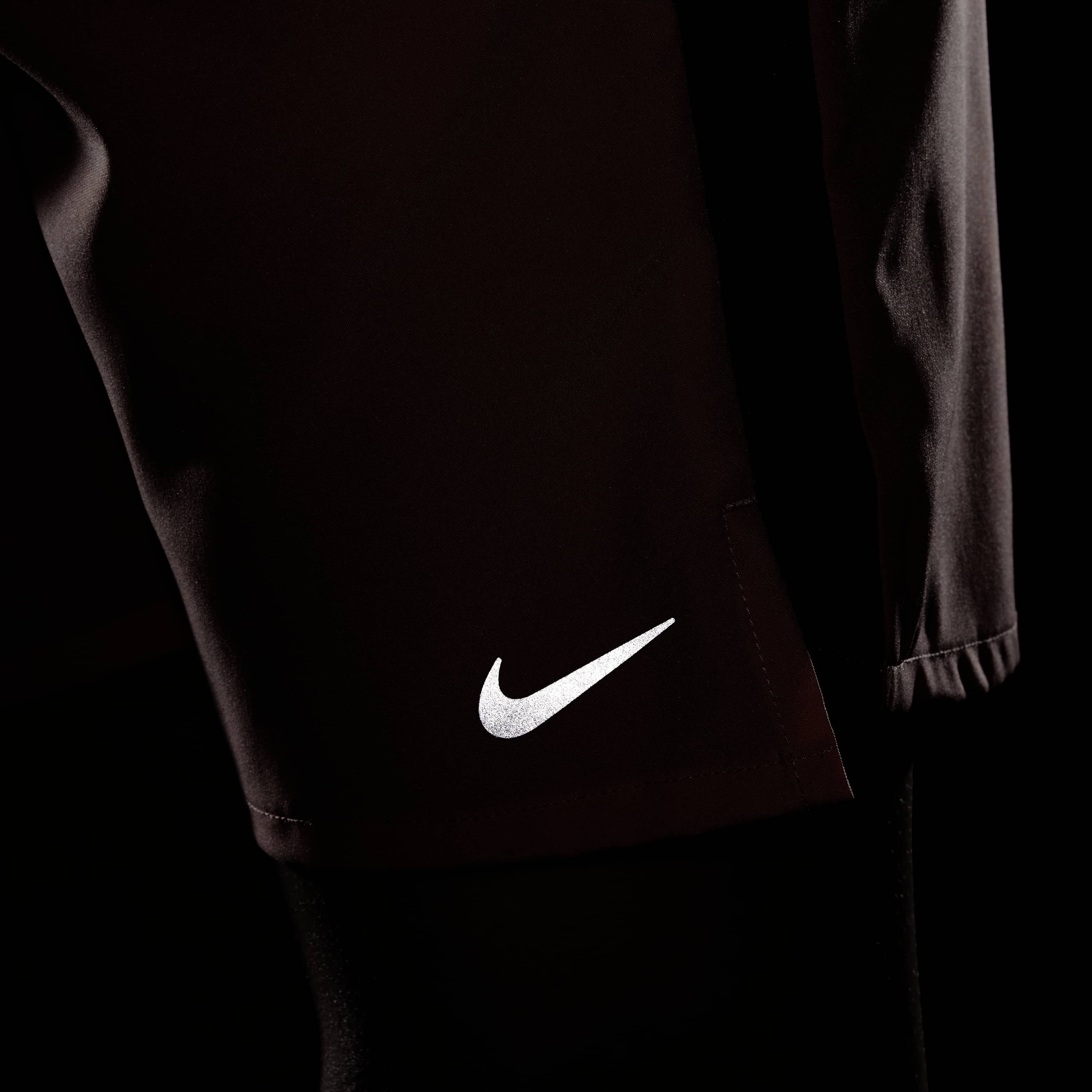 Nike Dri-FIT Challenger image number 8