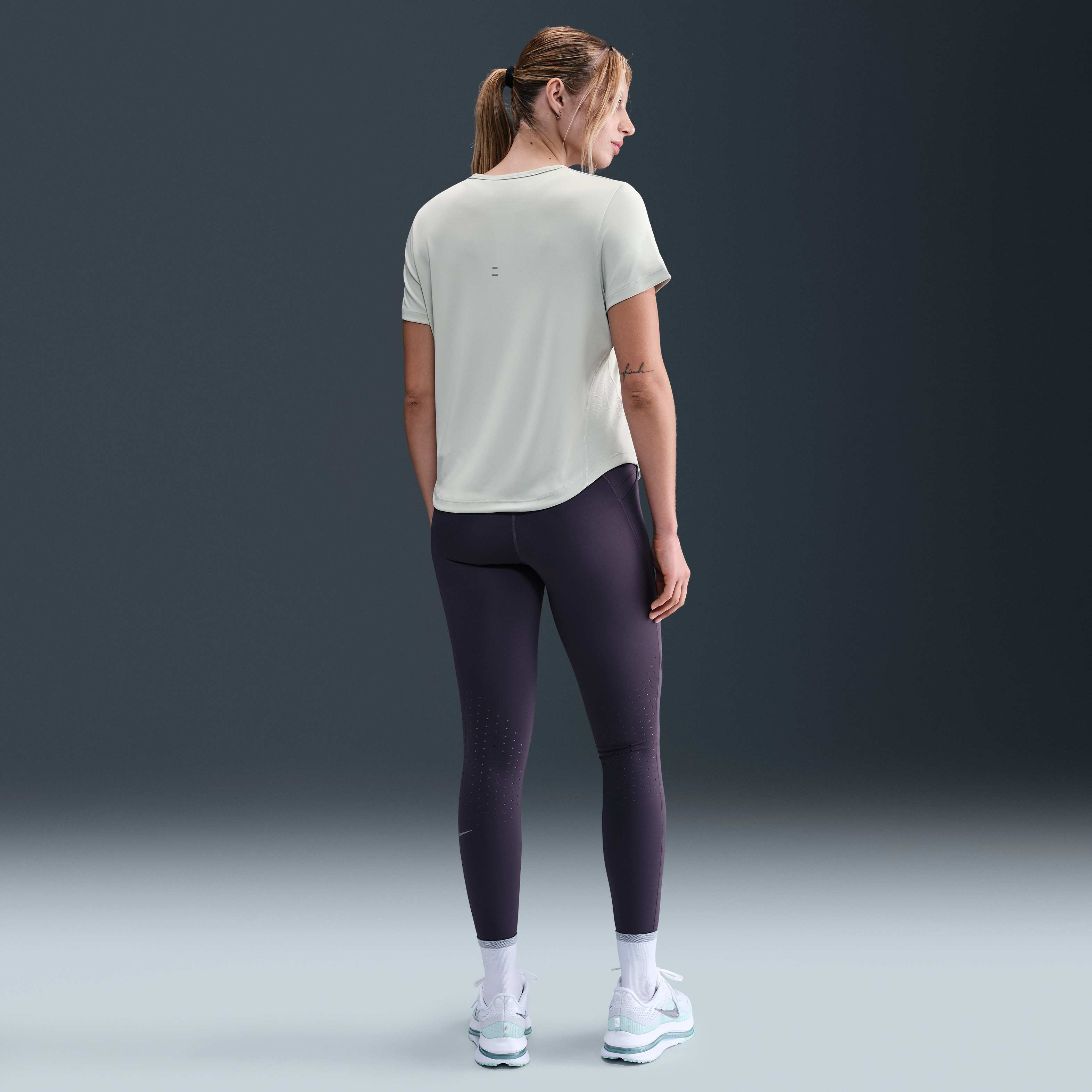 Nike Tempo Swoosh Run image number 4