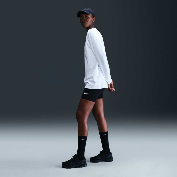 Nike Sportswear Essential image number 4 Nike Sportswear Essential image number 4