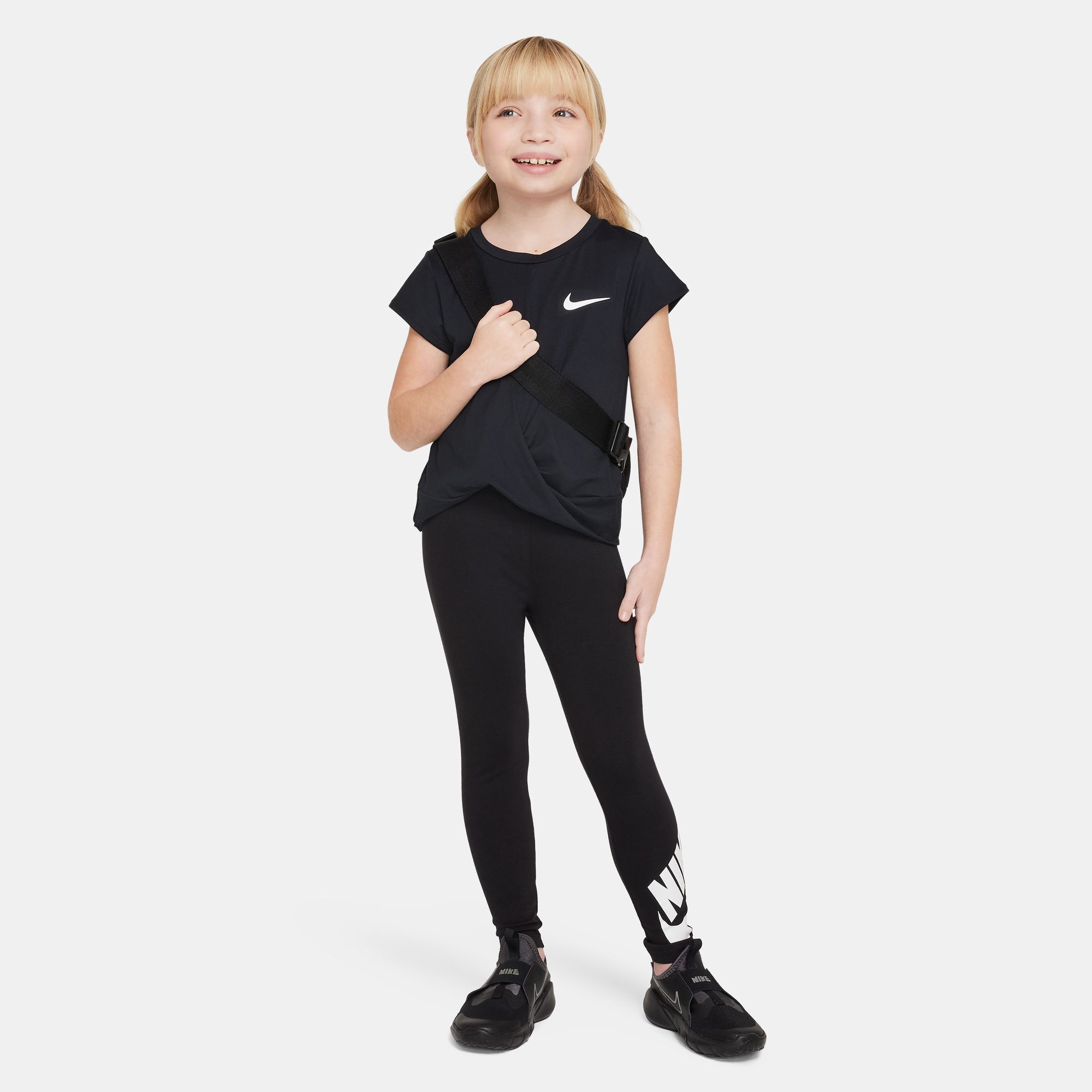 ずてぃ Buy Nike Dri-FIT Little Kids' Twist Tee - Black | Nike Saudi