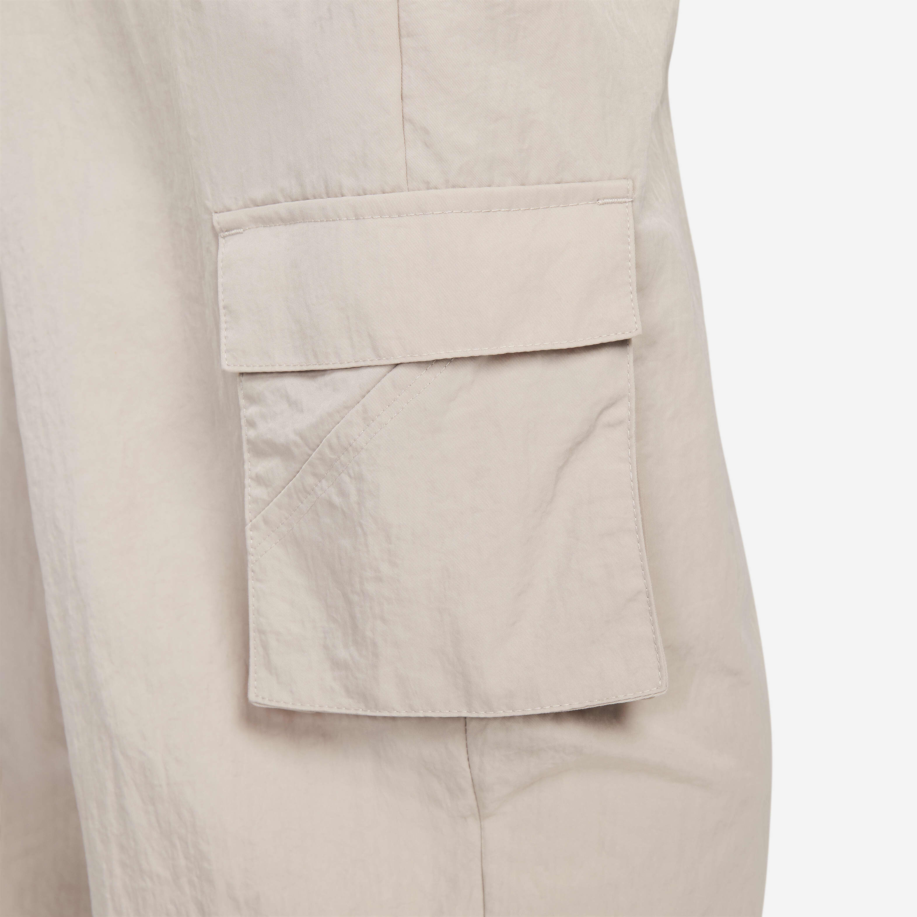 Nike Sportswear Essential image number 4