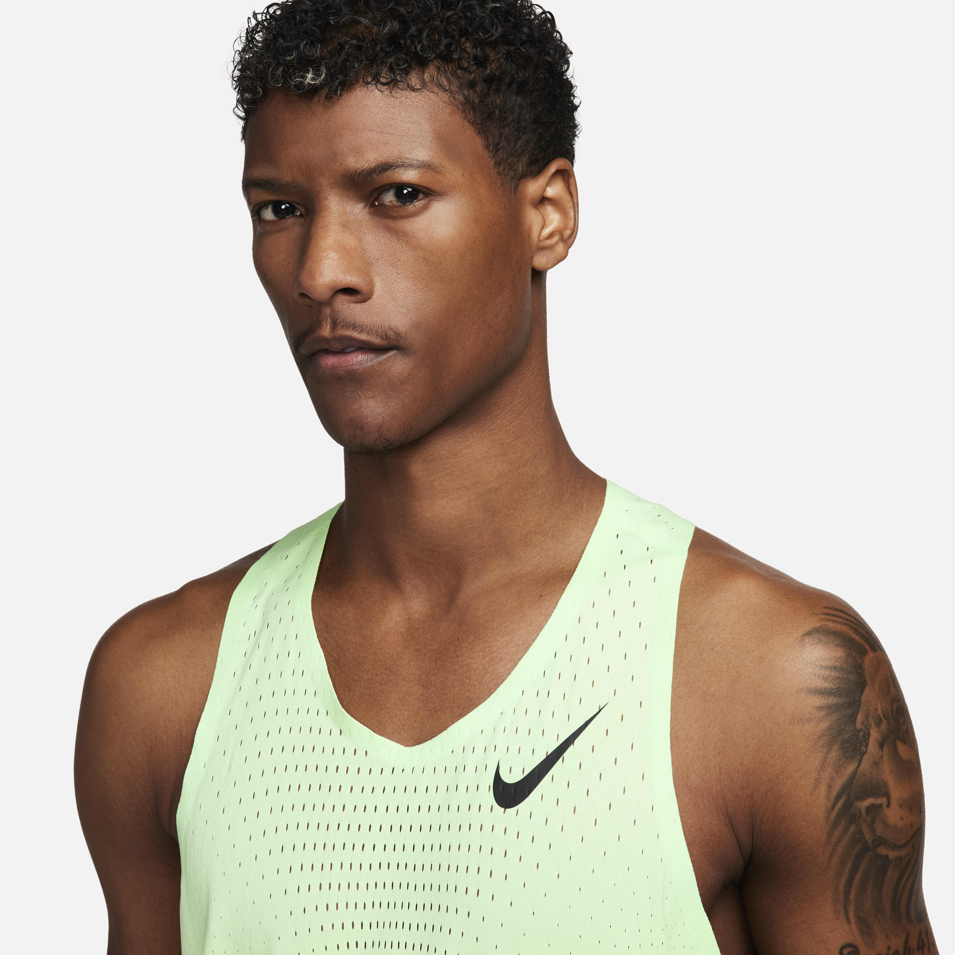 Buy Nike AeroSwift Men s Dri FIT ADV Running Vest Nike Saudi Official