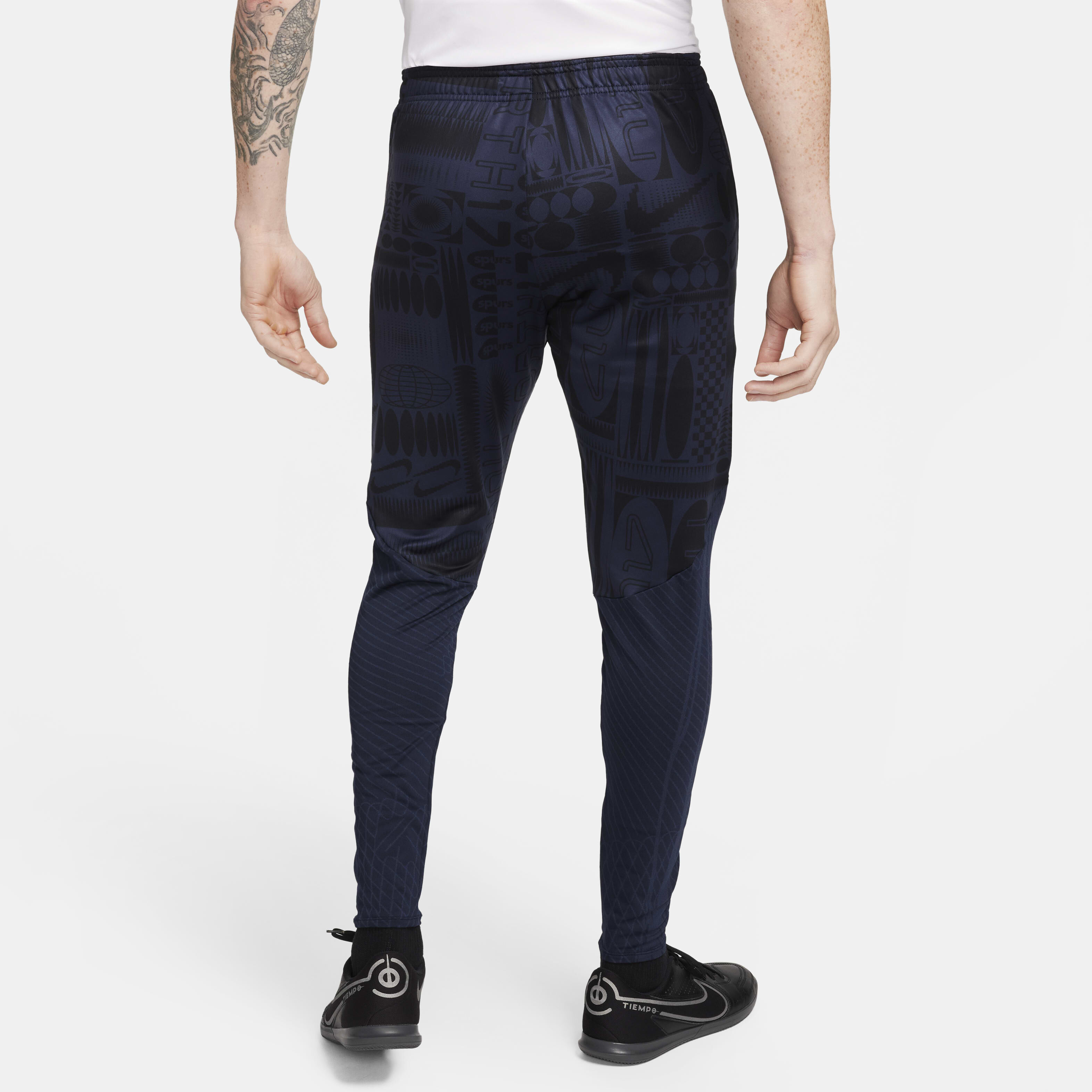 Tottenham nike joggers discount