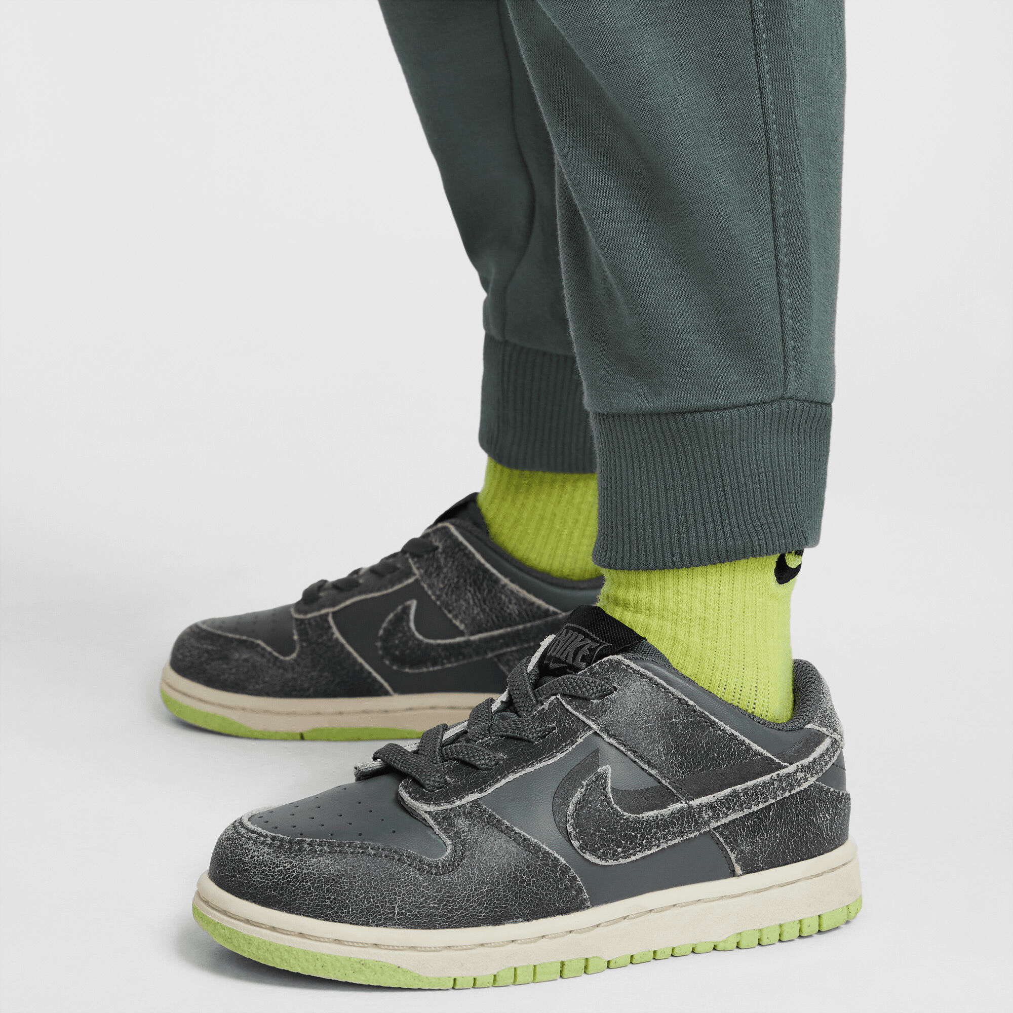 Nike Sportswear "Express Yourself" image number 3