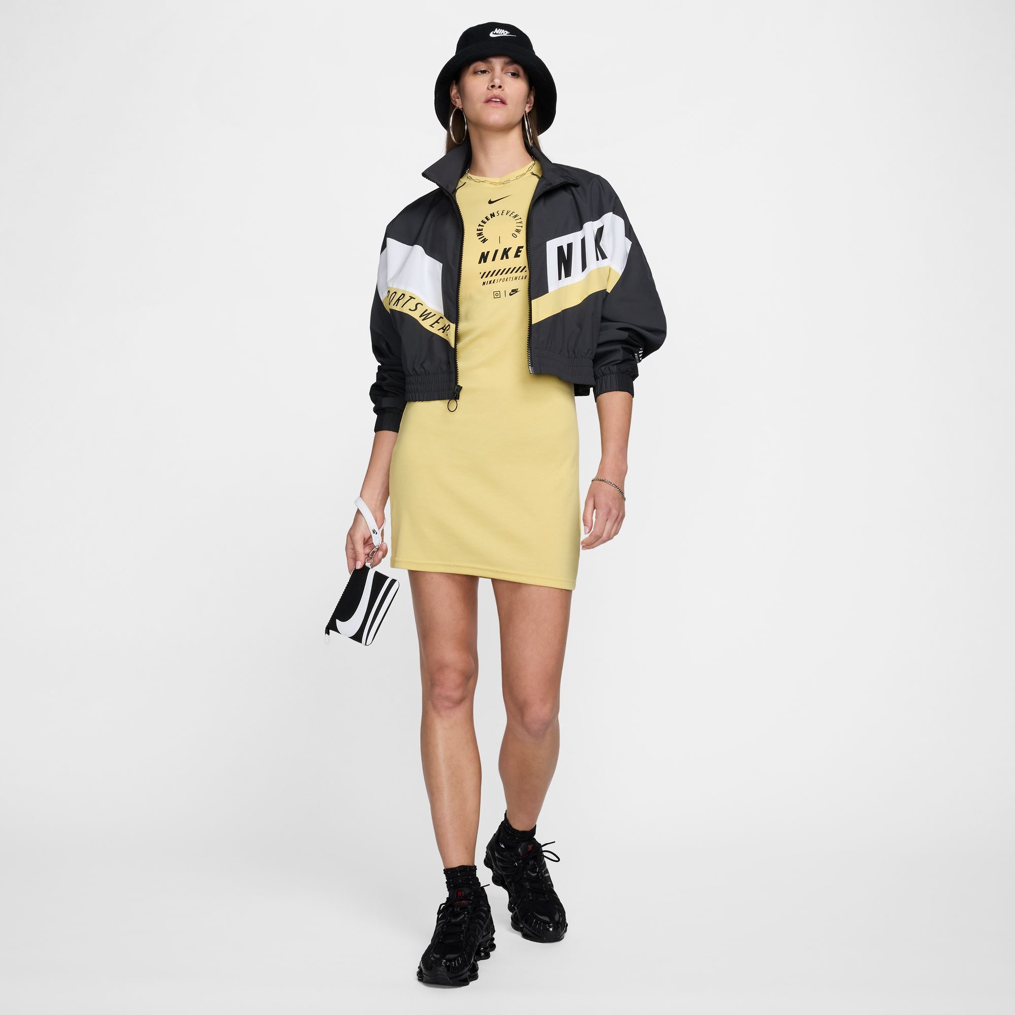 エスター コロッタ① p25-nike-