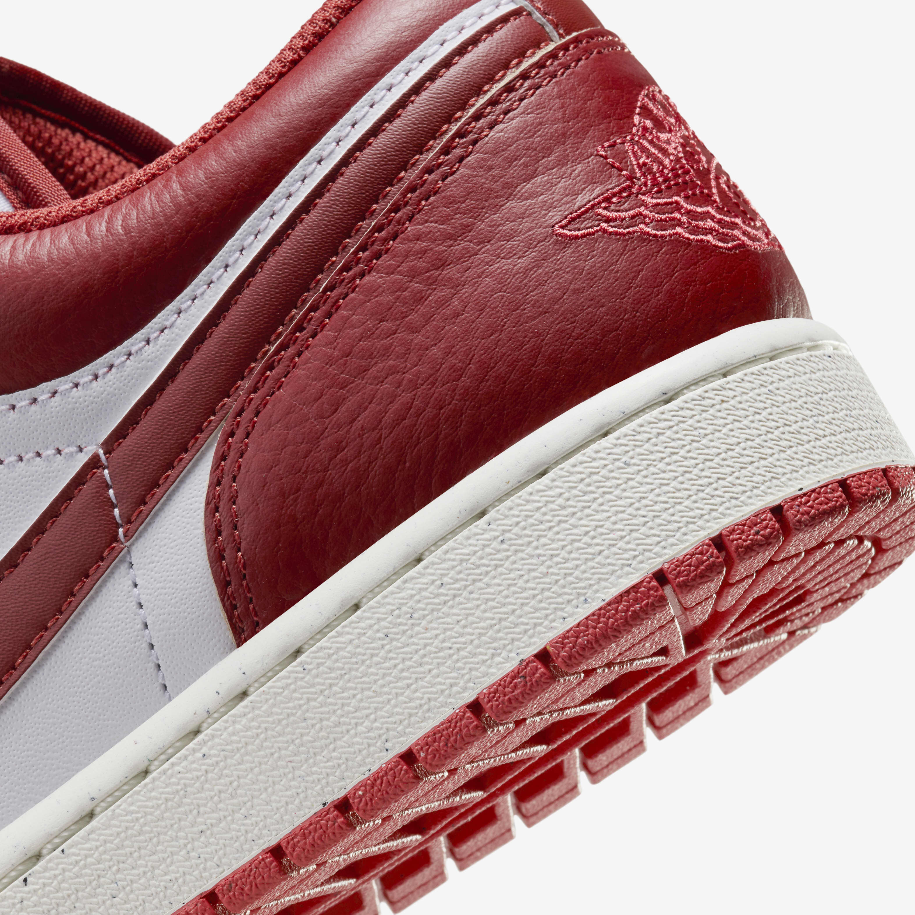 Buy Air Jordan 1 Low SE Men s Shoes Nike Saudi Official