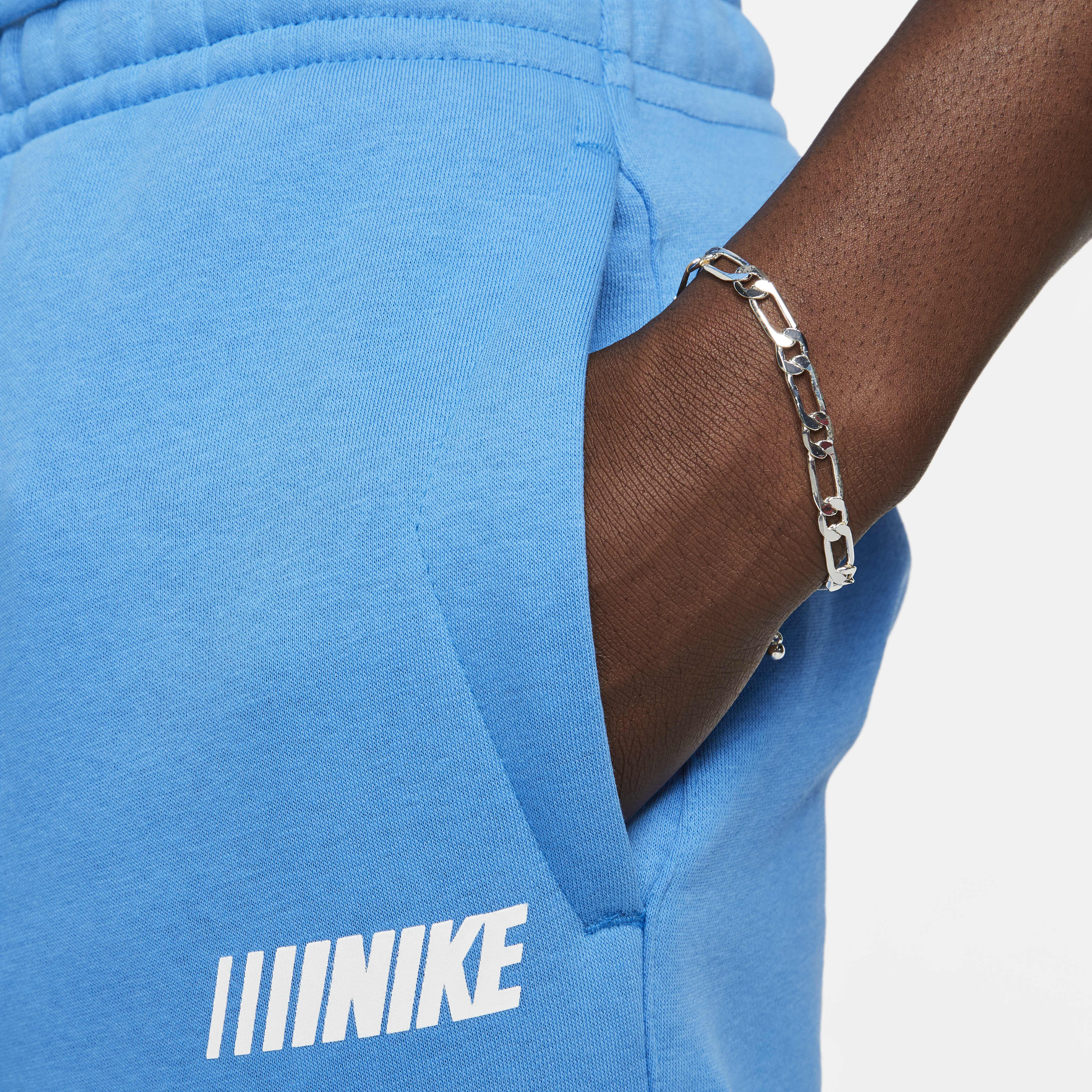 نايكي سبورتسوير ستاندرد ايشيو image number 2