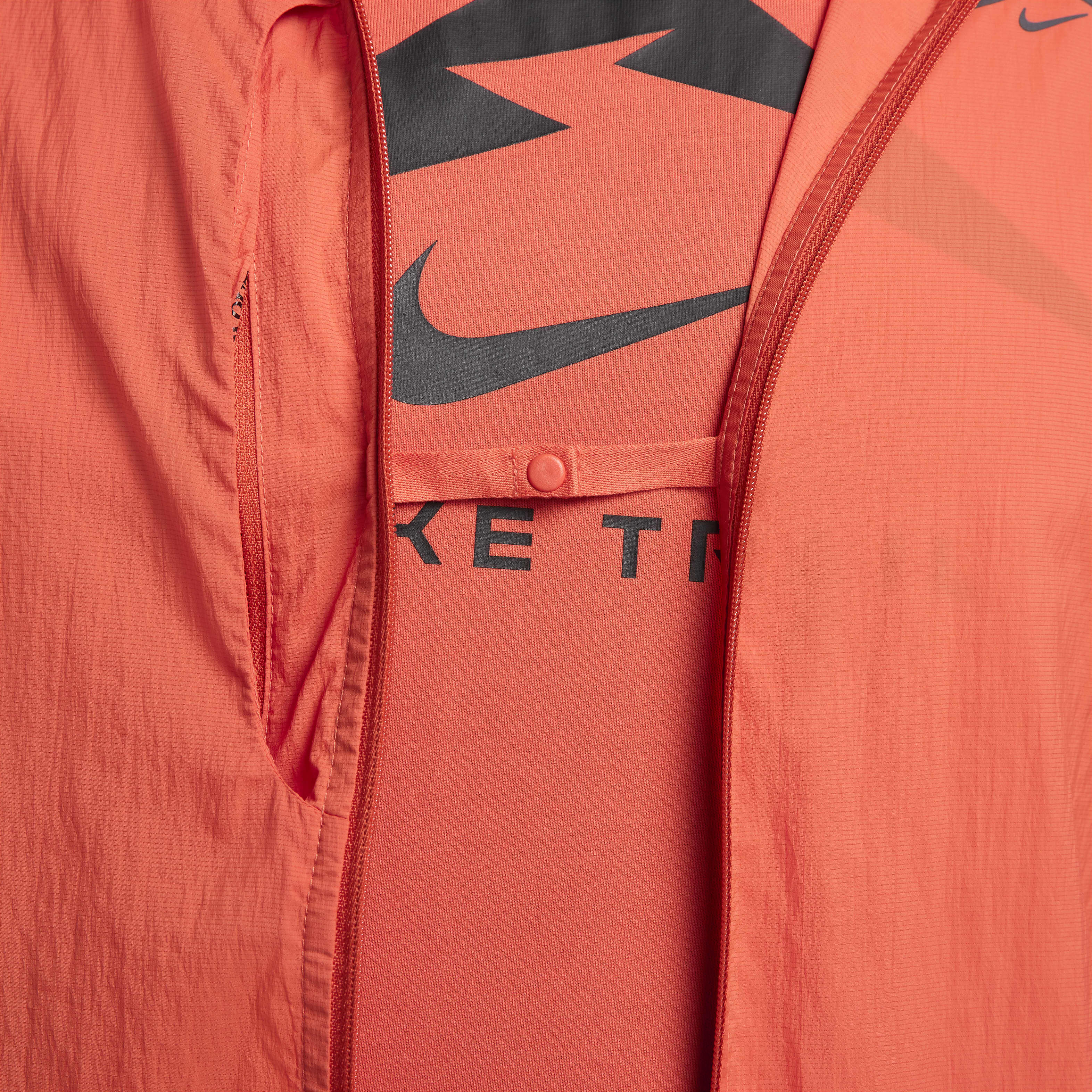 Buy Nike Trail Aireez Men s Running Jacket Nike Saudi Official