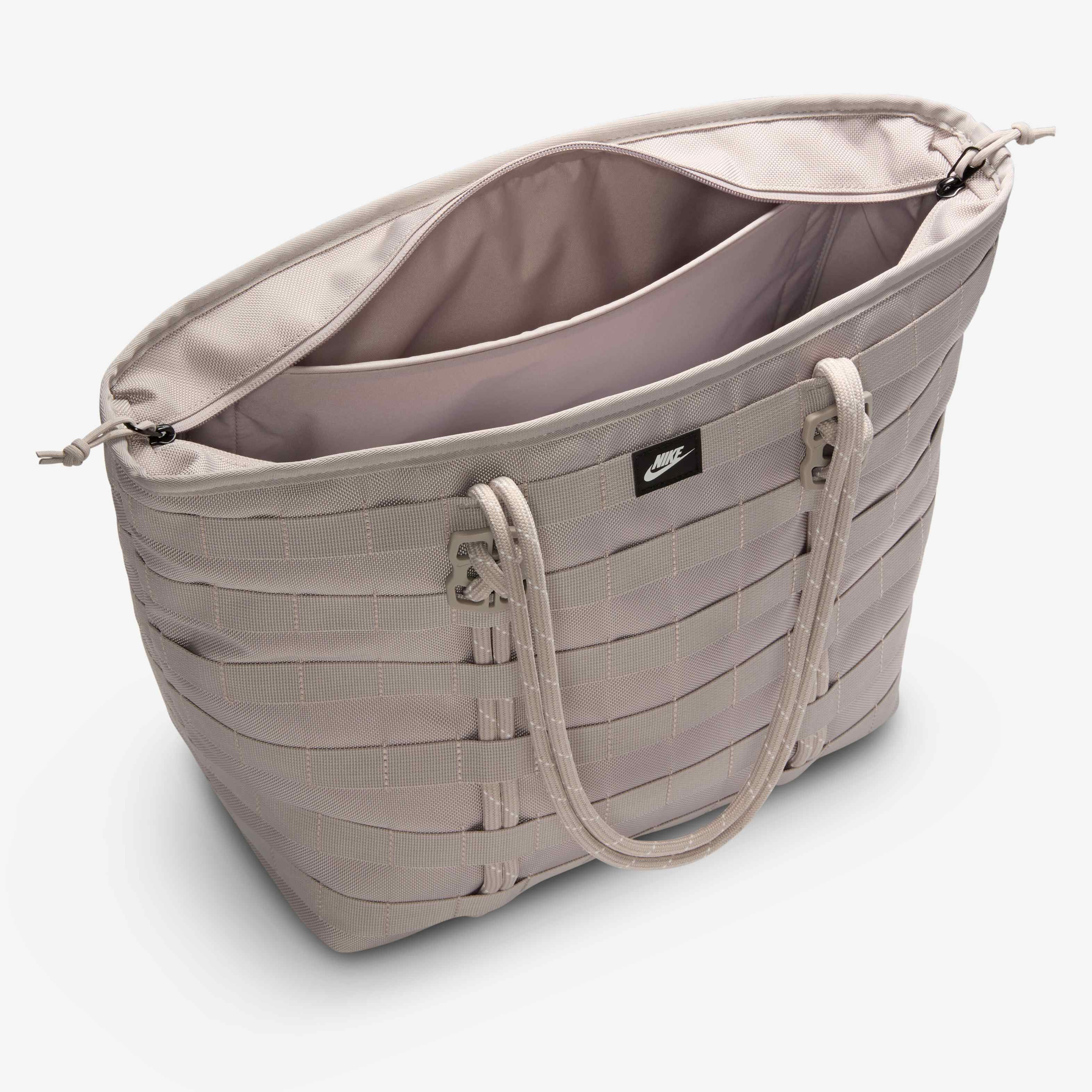 نايكي سبورتسوير image number 3