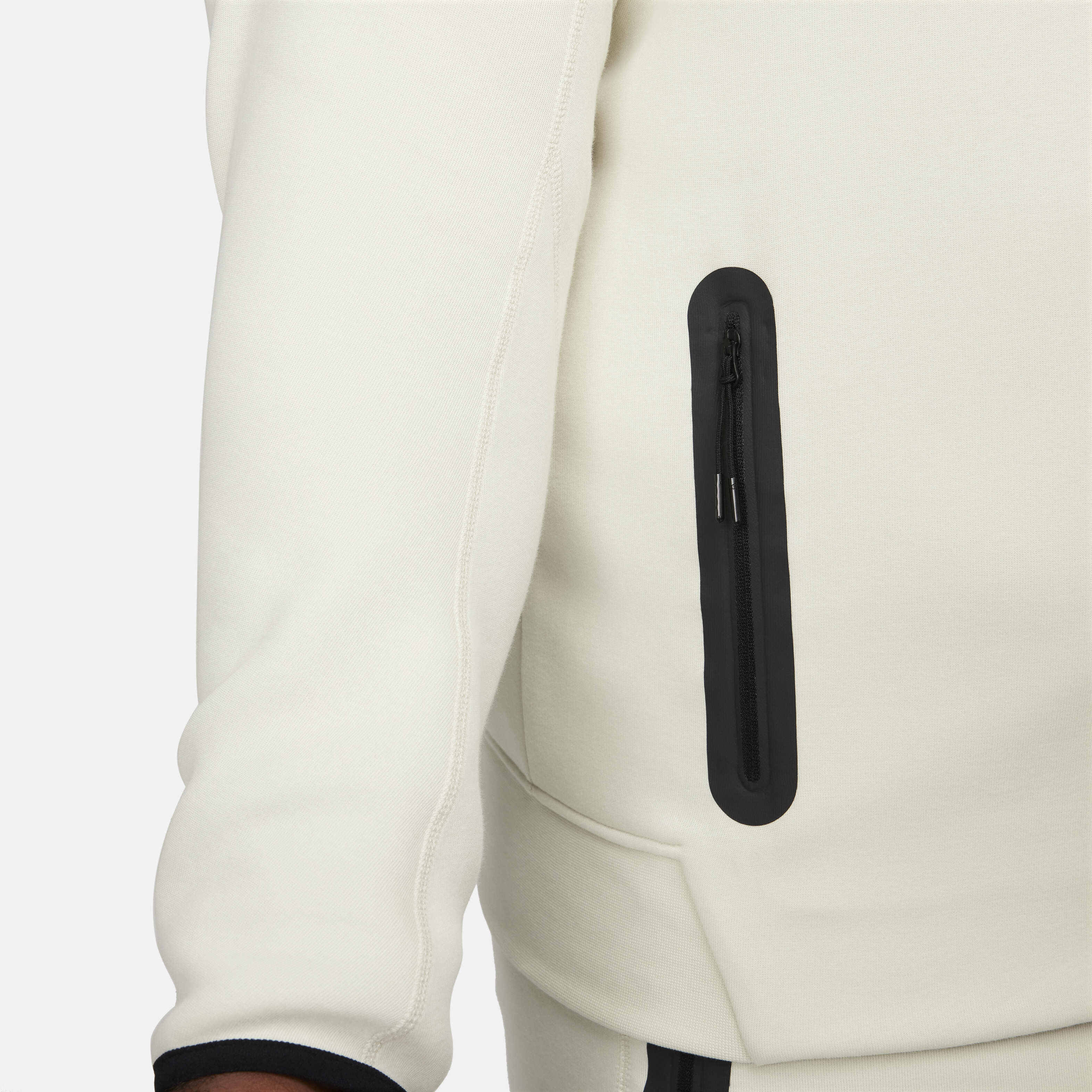 نايكي سبورتسوير تك فليس ويندرانر image number 16