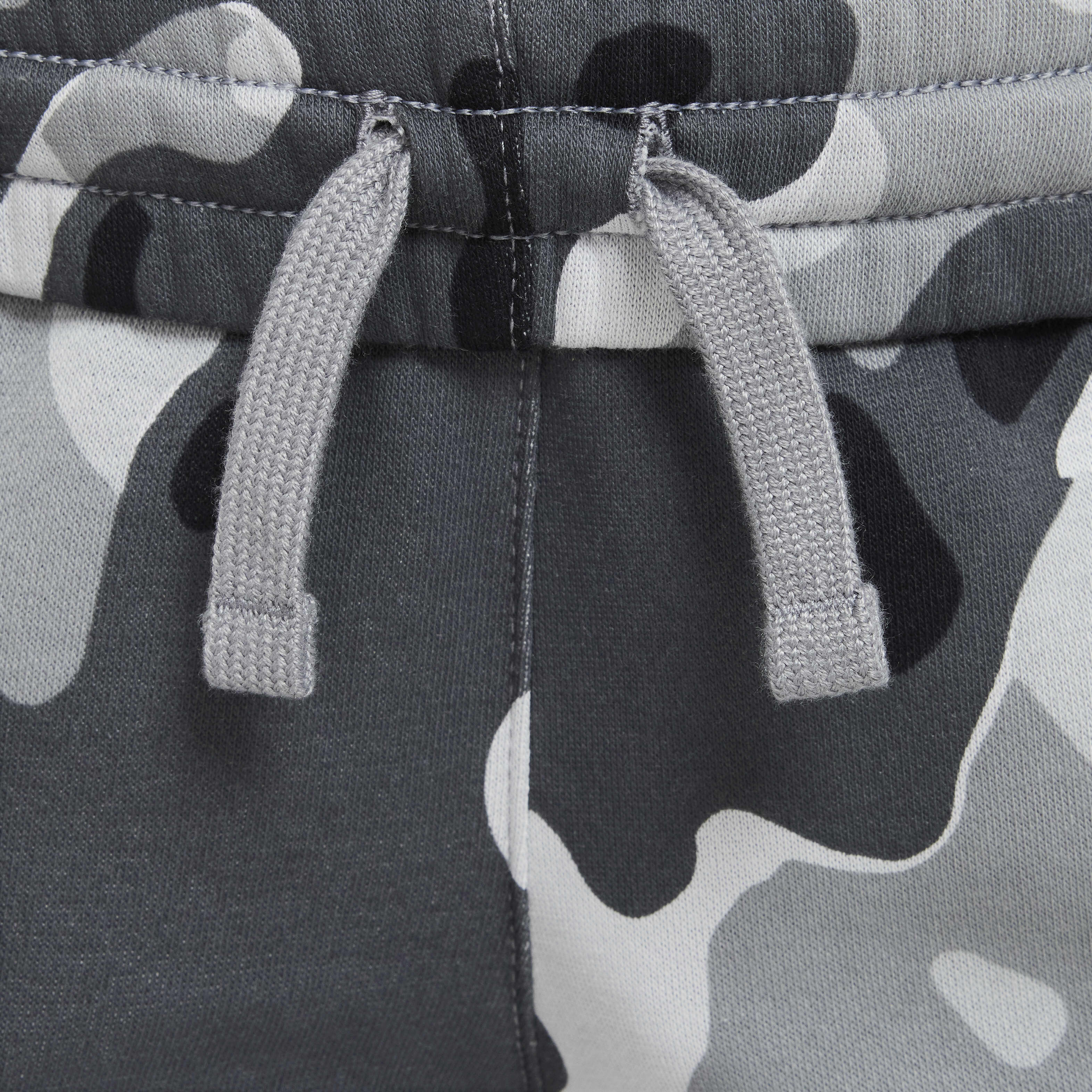 Nike sportswear club camo store