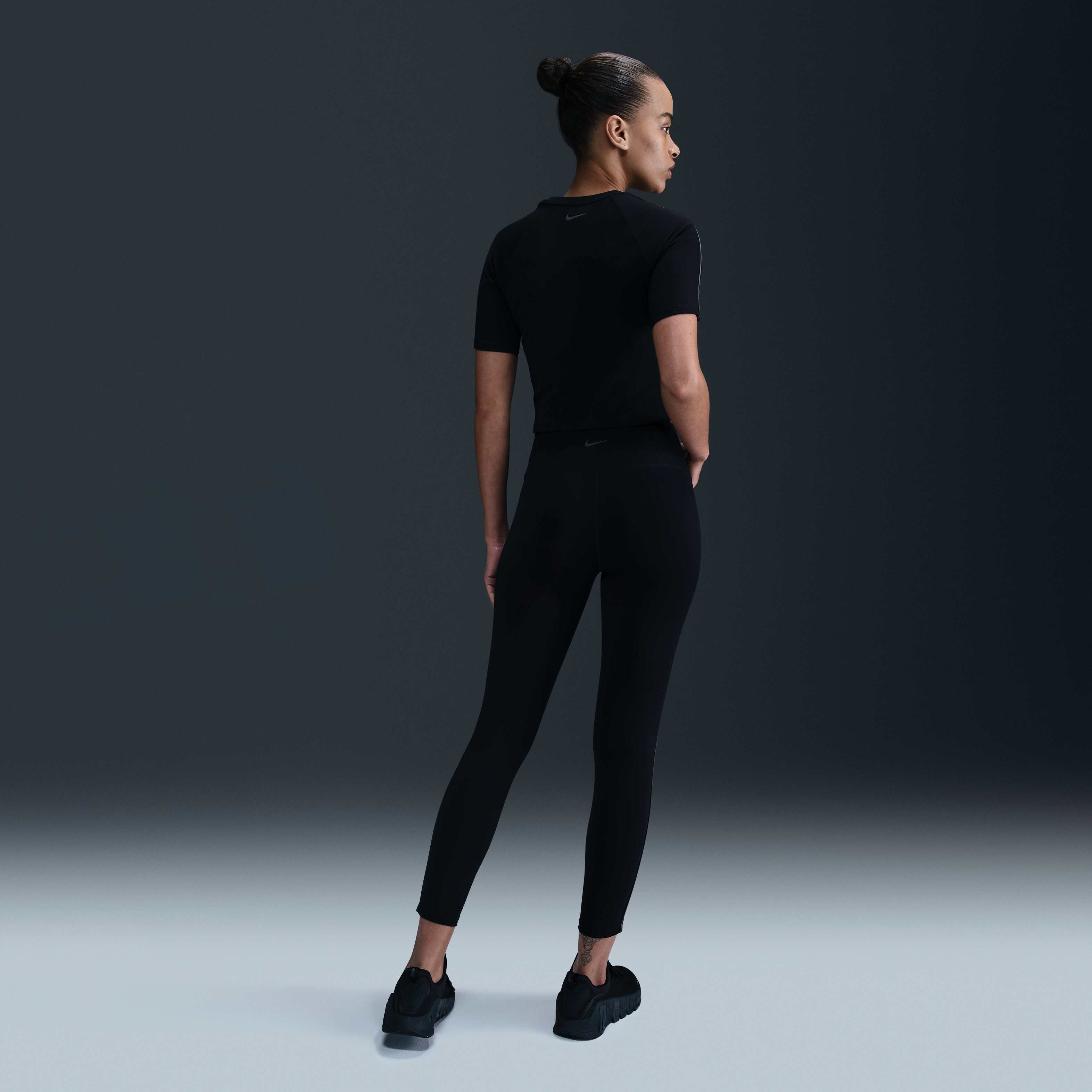 نايكي ون فيتد image number 4