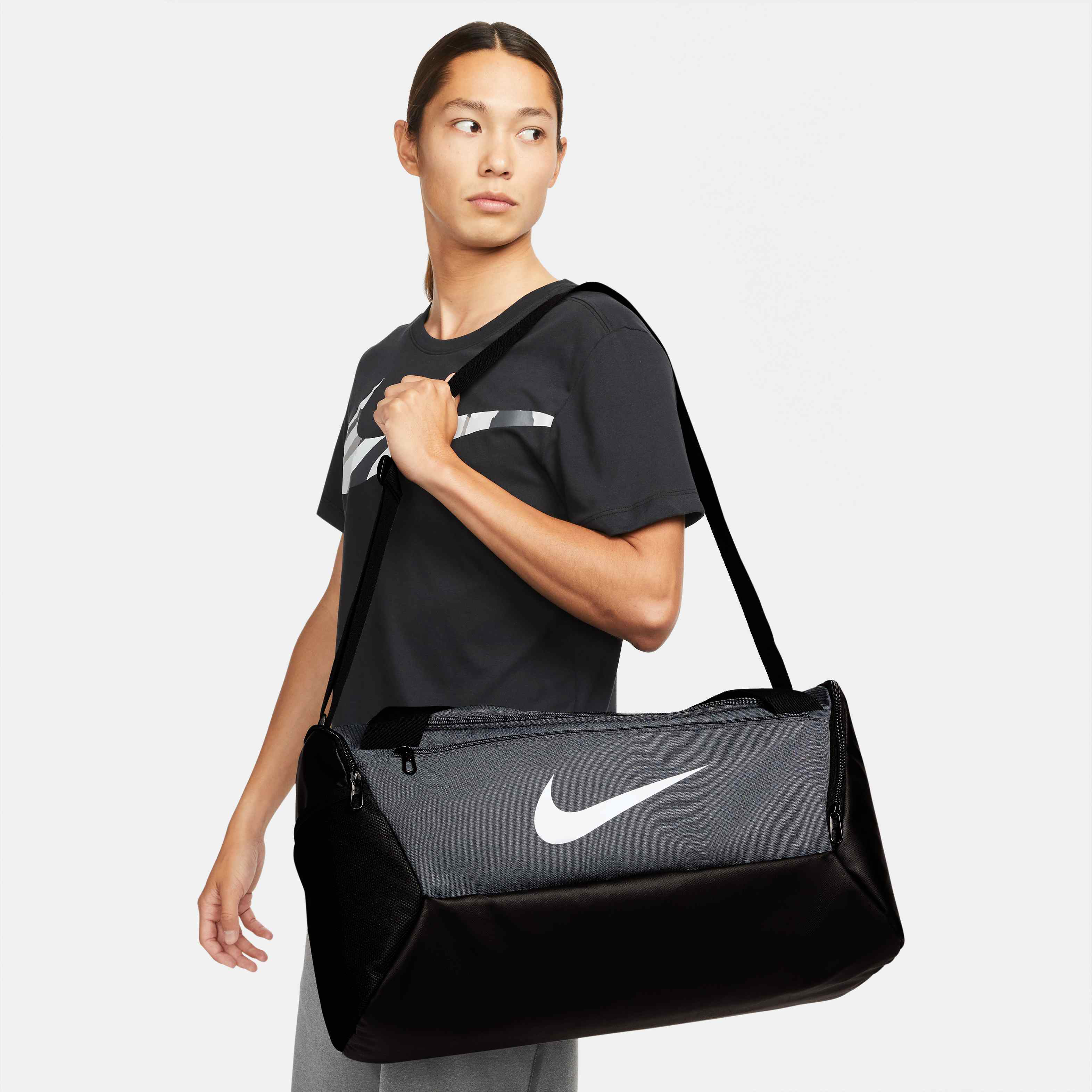 nike brasilia holdall small
