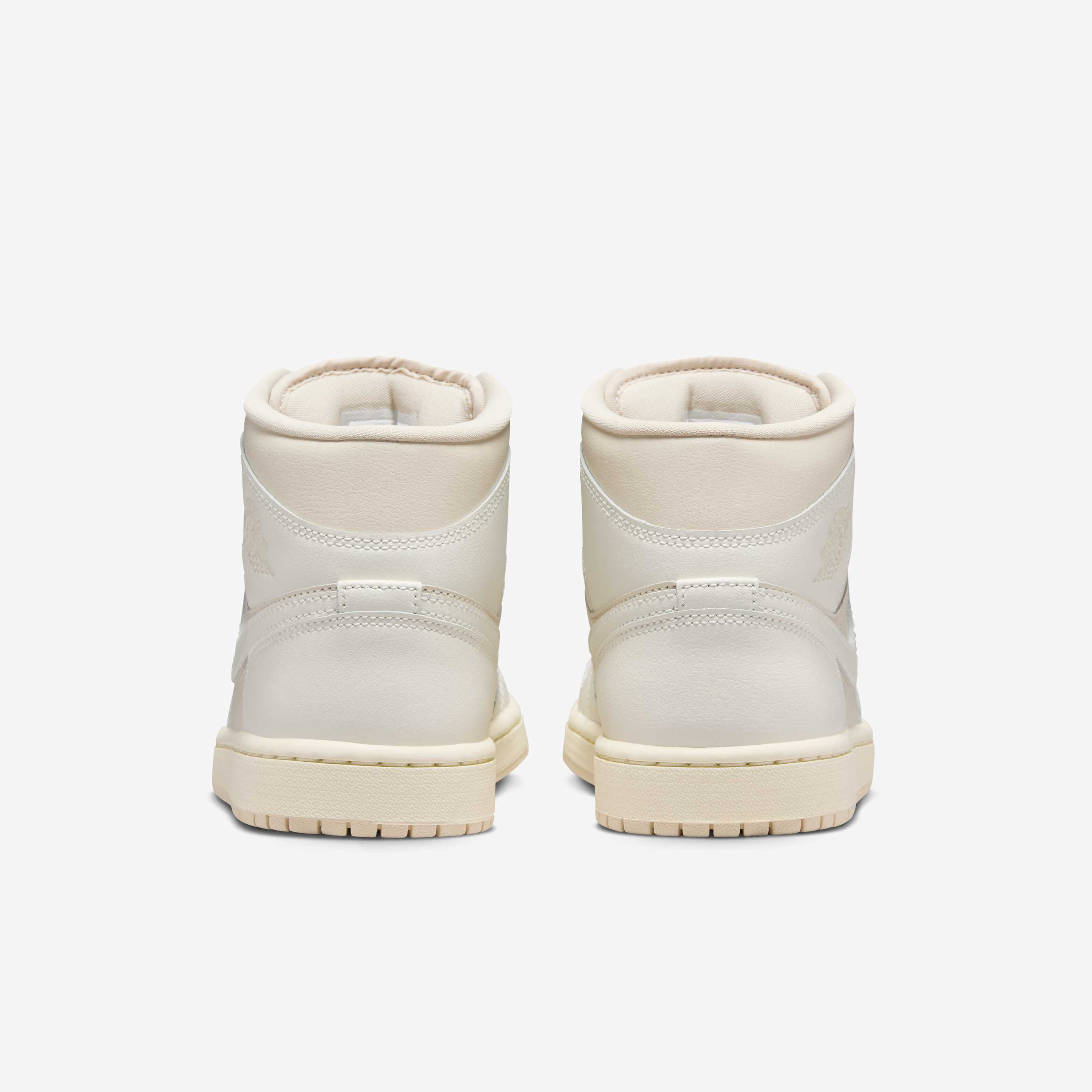 Air Jordan 1 Mid Shoes image number 5
