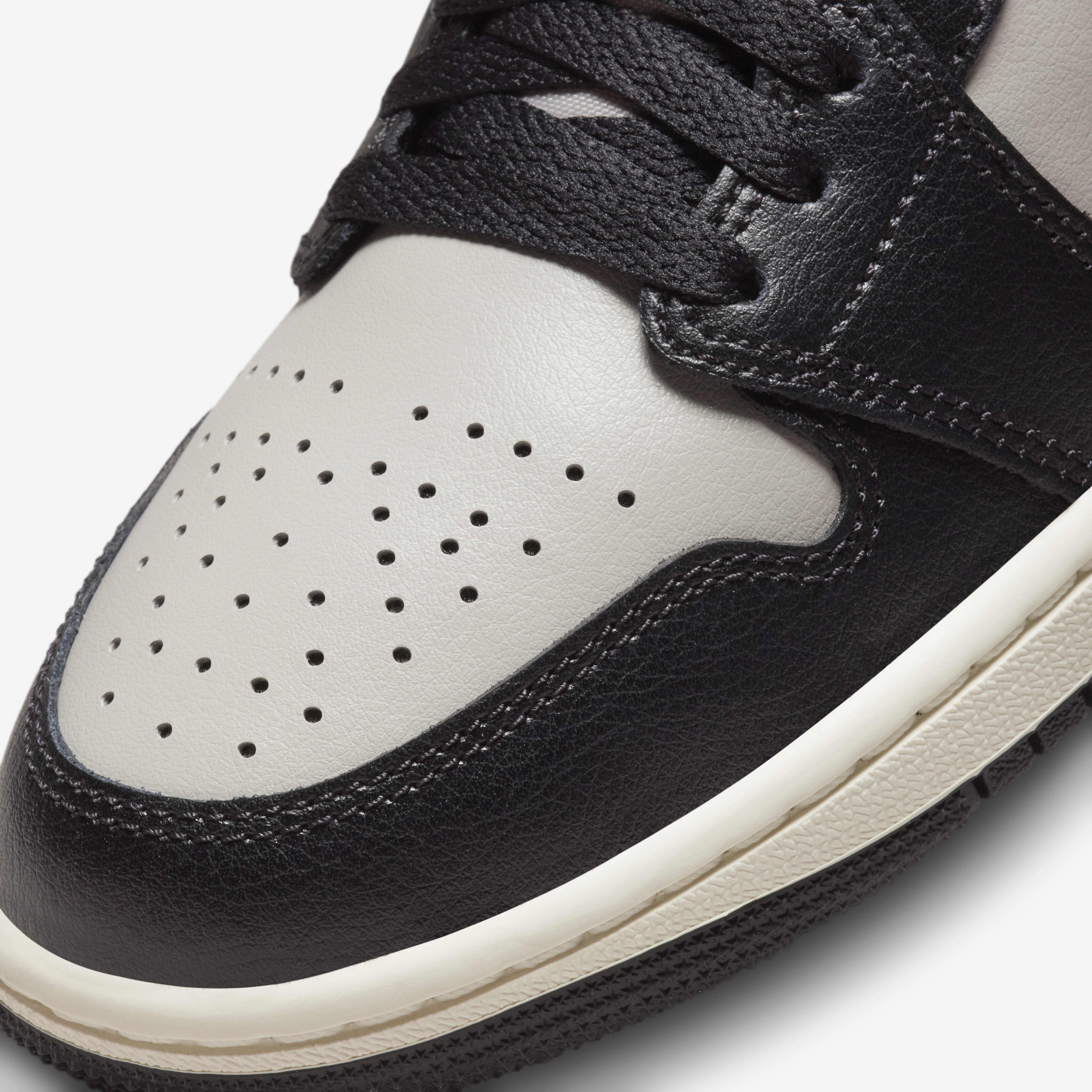 Air Jordan 1 Mid image number 6