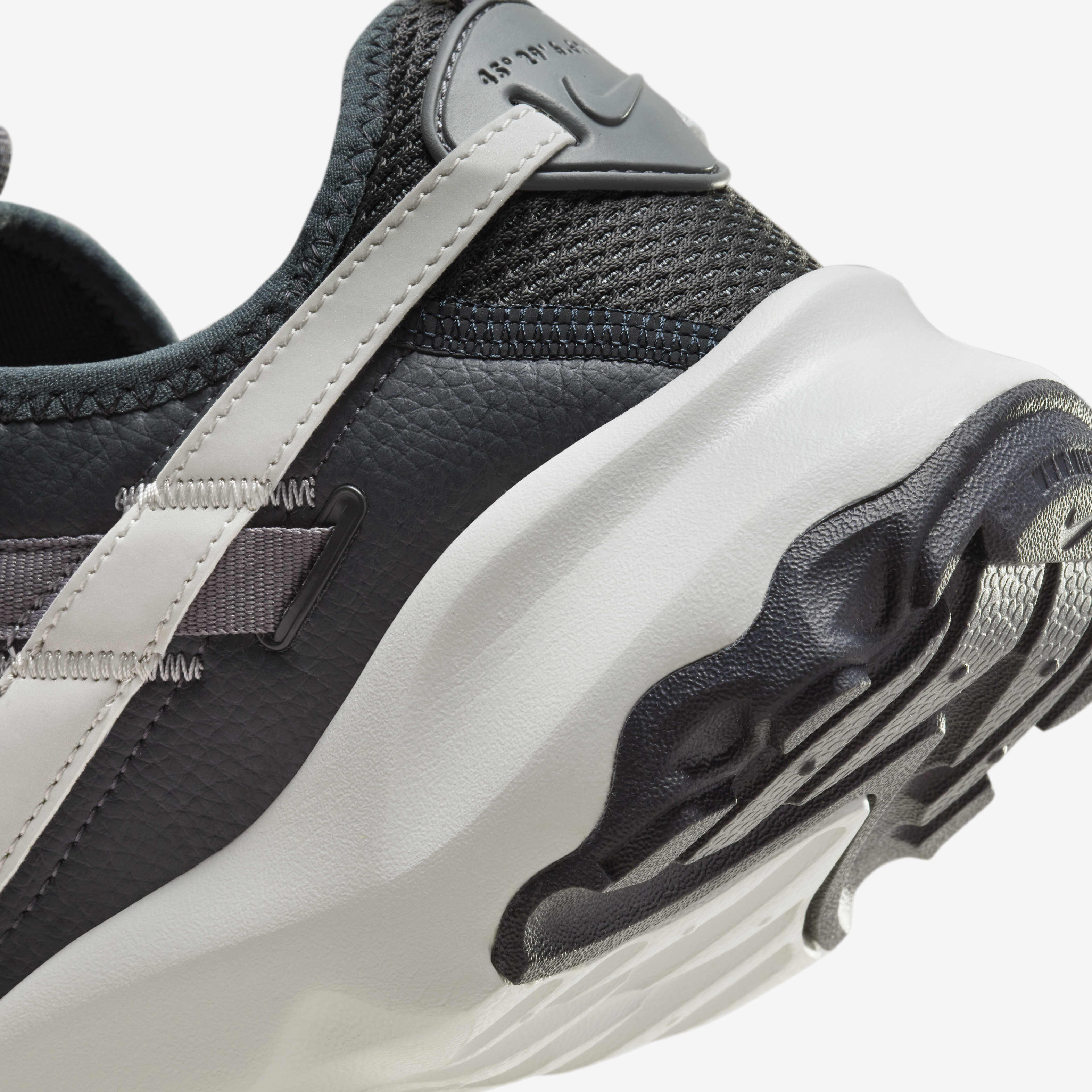 ☆人気☆【NIKE】☆NIKE TC 7900 ANTHRACITE(W)☆22-26cm Nike TC 7900 Anthracite Platinum Tint Smoke Grey Metallic