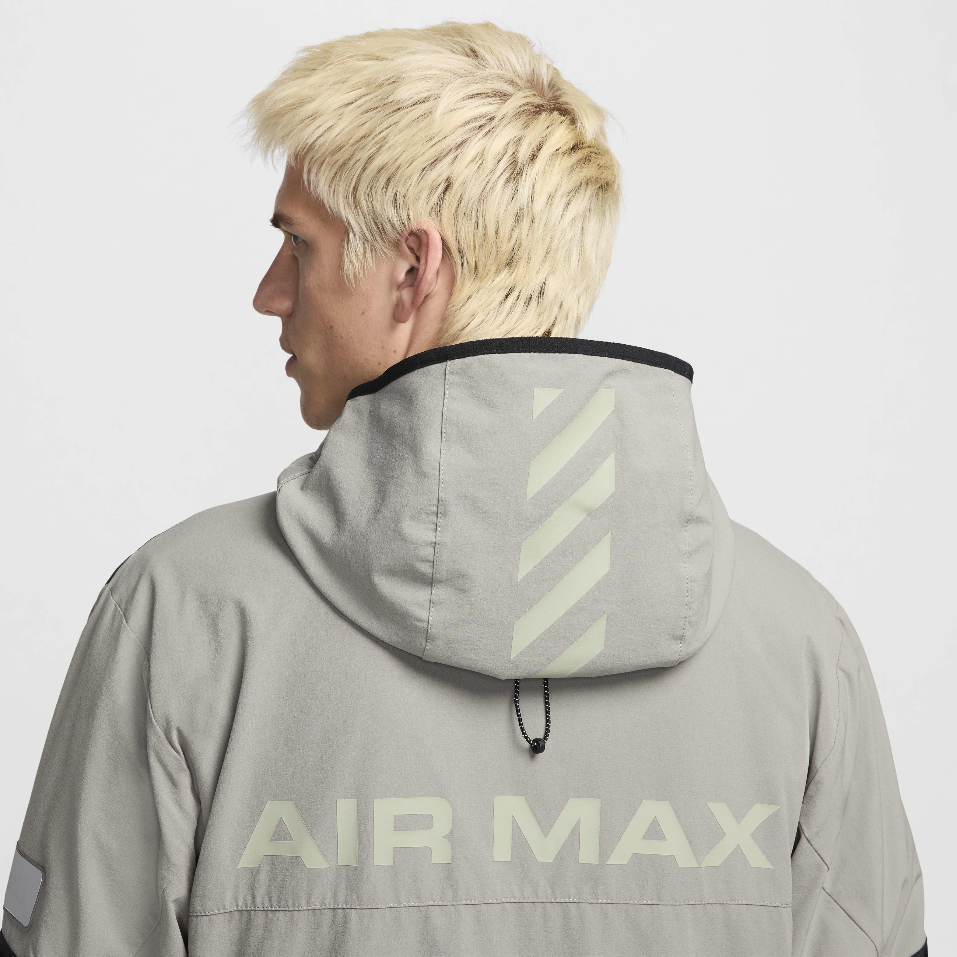 Buy Nike Air Max Men s Woven Jacket Nike Saudi Official