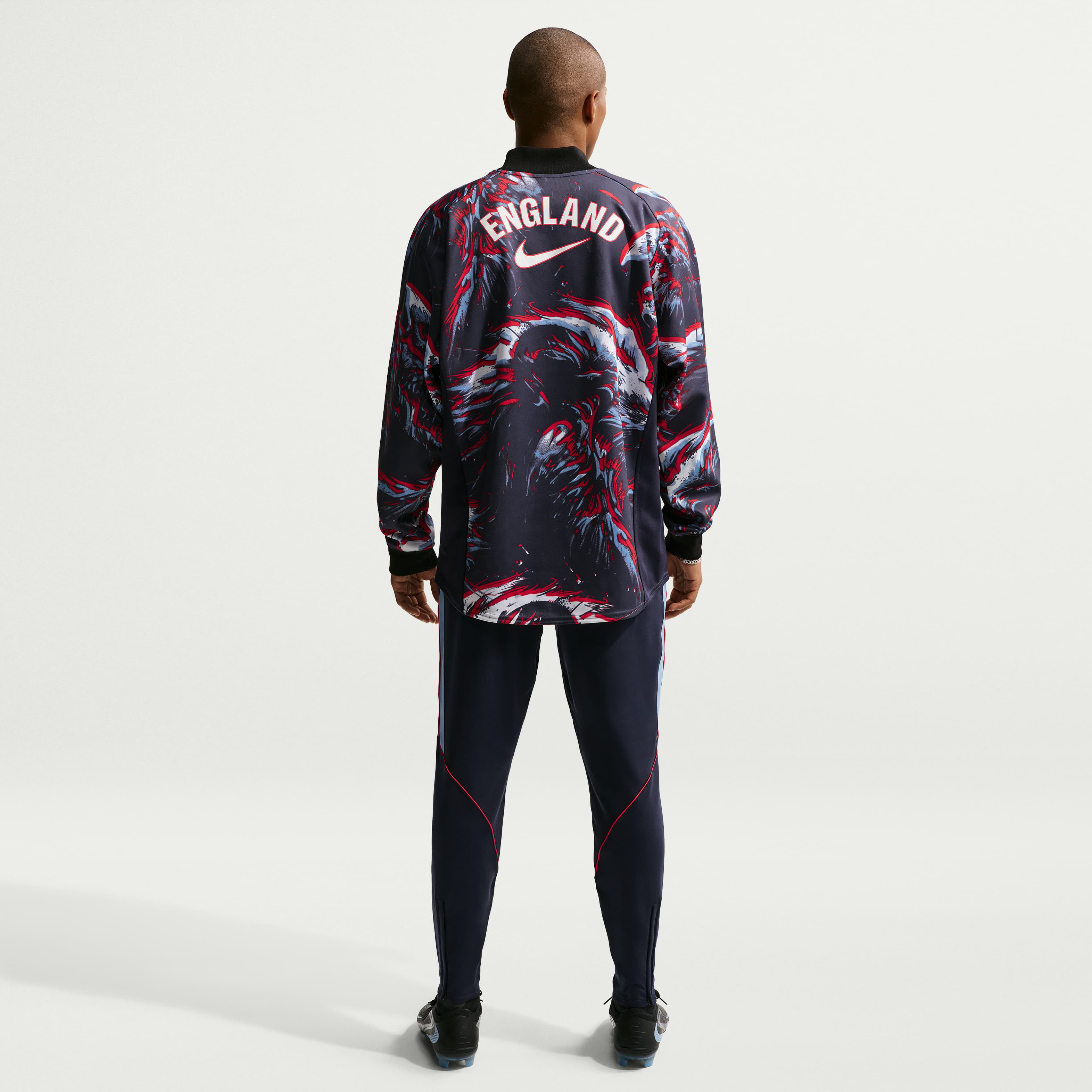 England Strike image number 4