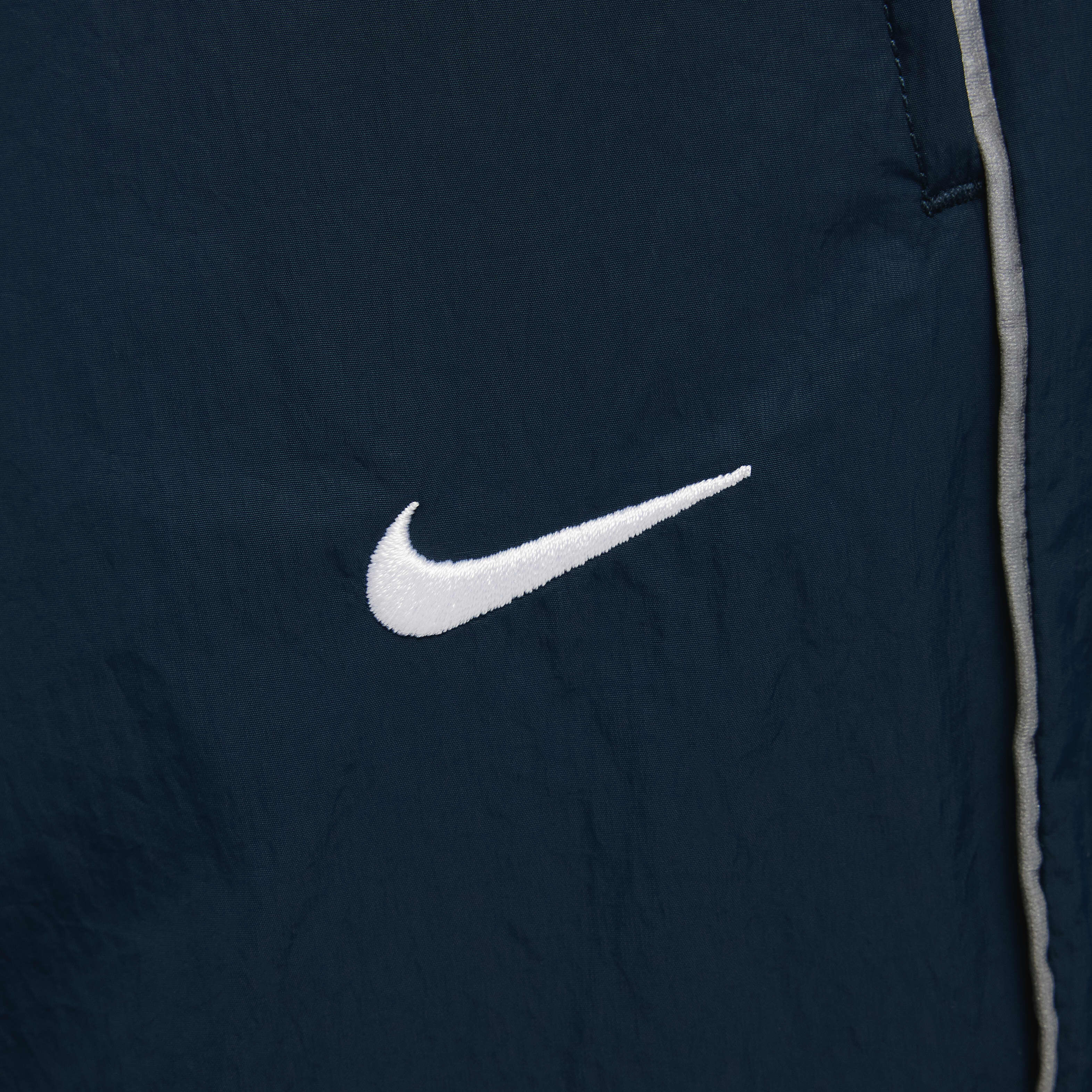 Nike Solo Swoosh image number 13
