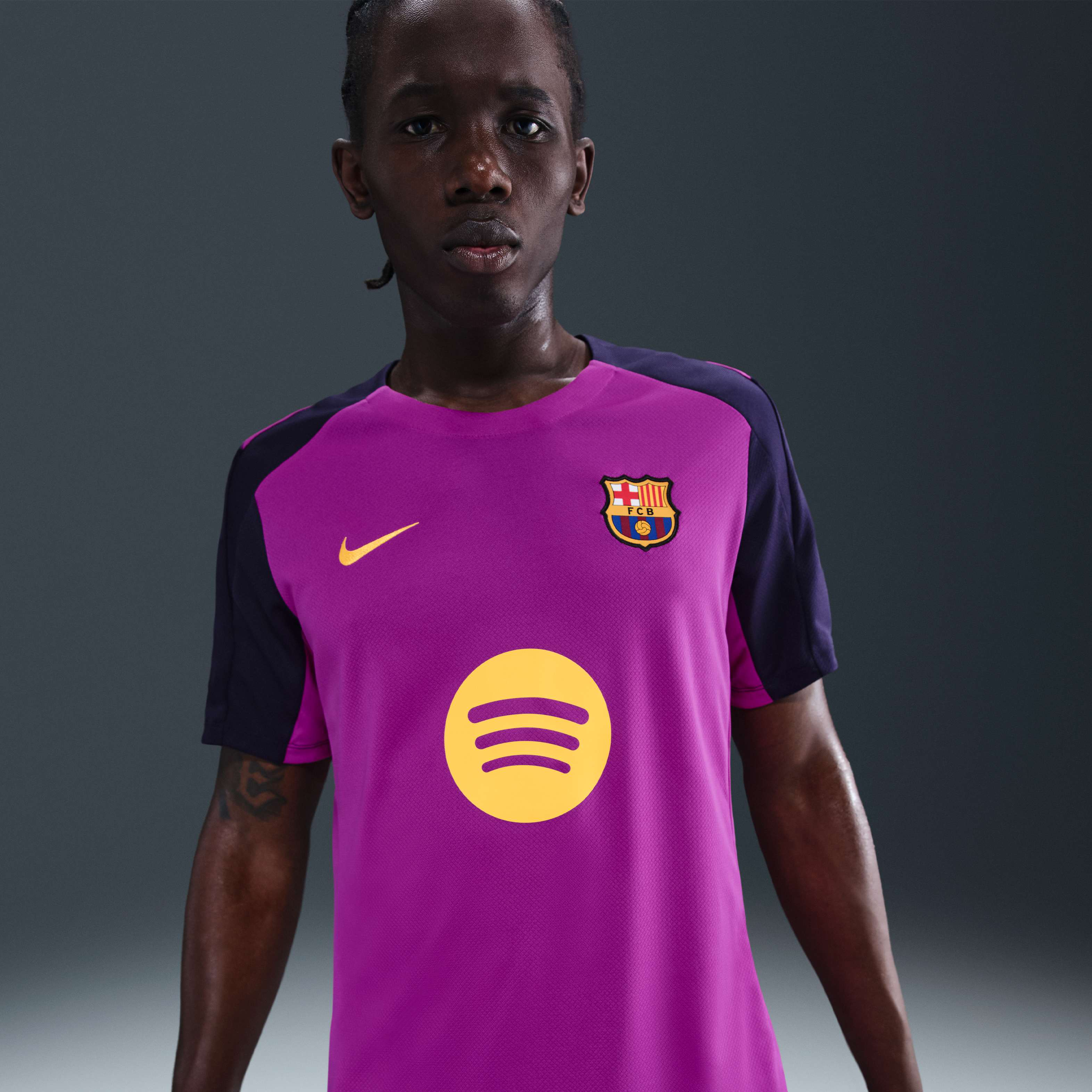 برشلونة سترايك image number 0