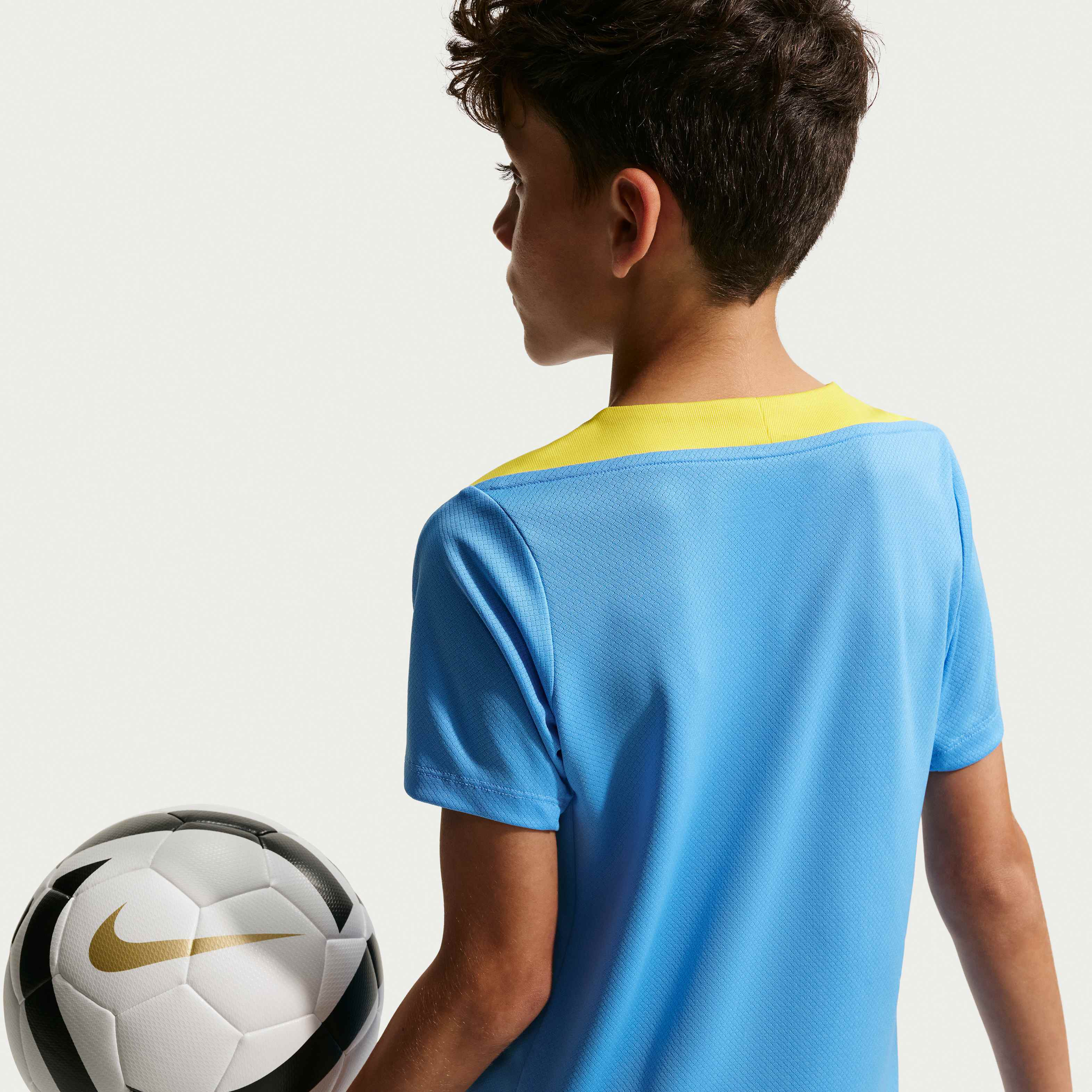 برشلونة سترايك البديل image number 4