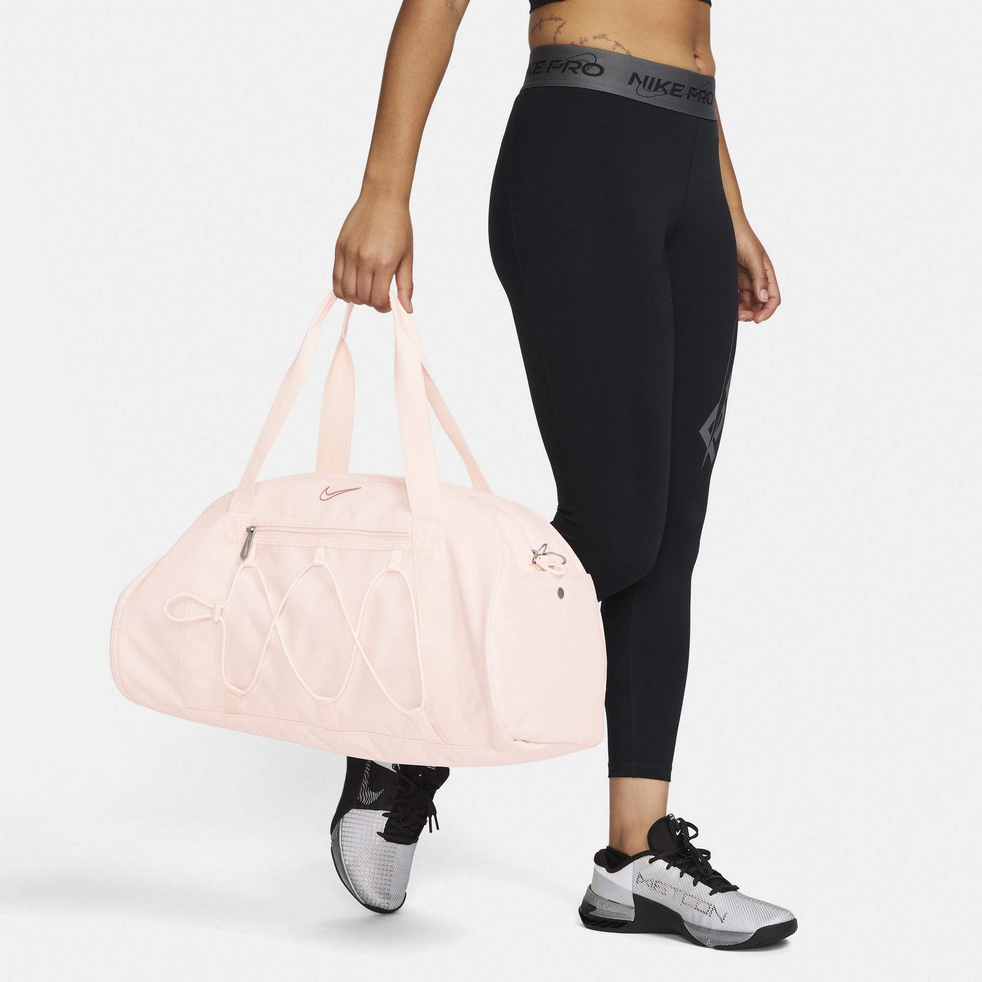 Nike women's deals training duffel bag