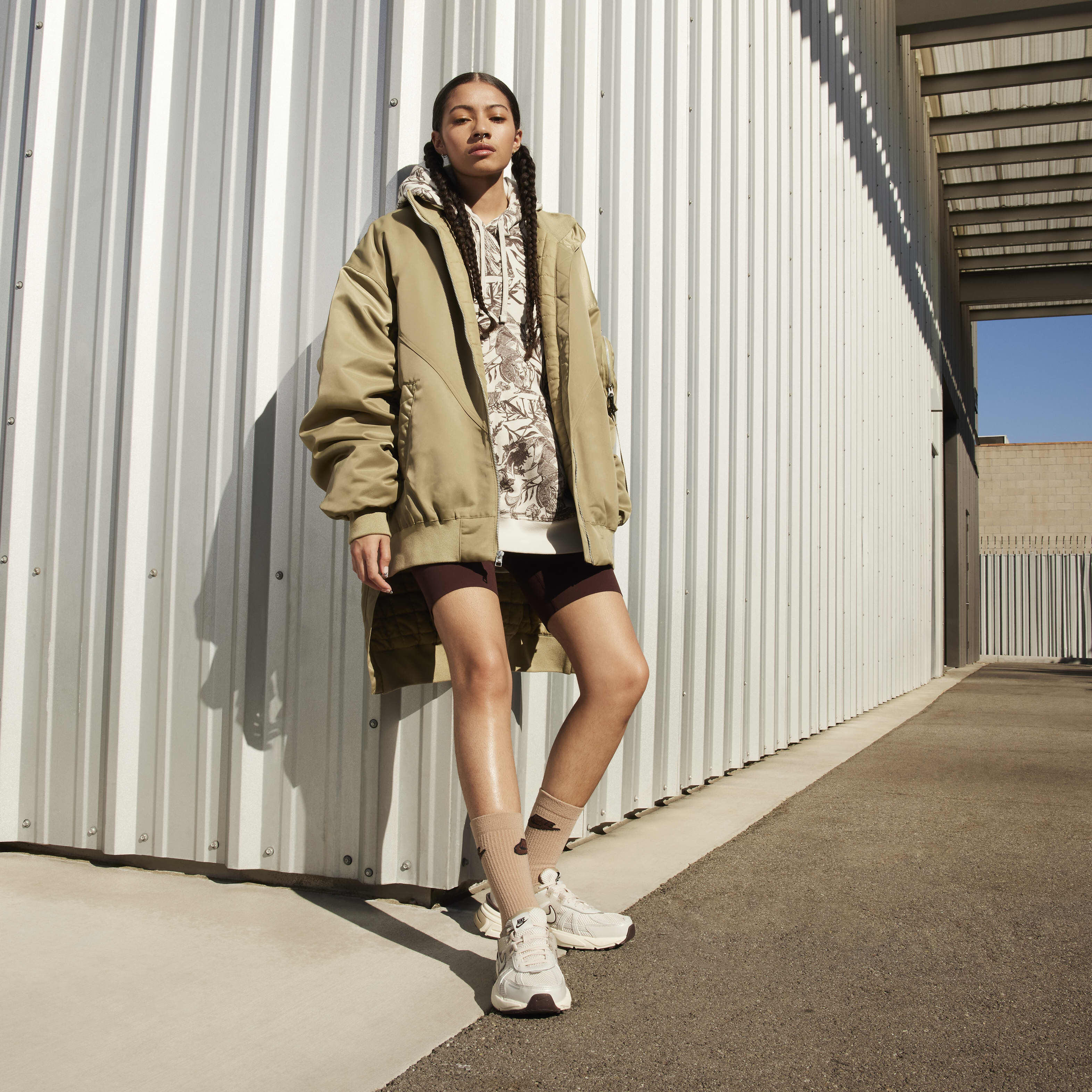 大人気 ☆NIKE☆ V2K RUN LIGHT OREWOOD BROWN KHAK Buy Nike V2K Run Women's Shoes - Light Orewood Brown/Khaki